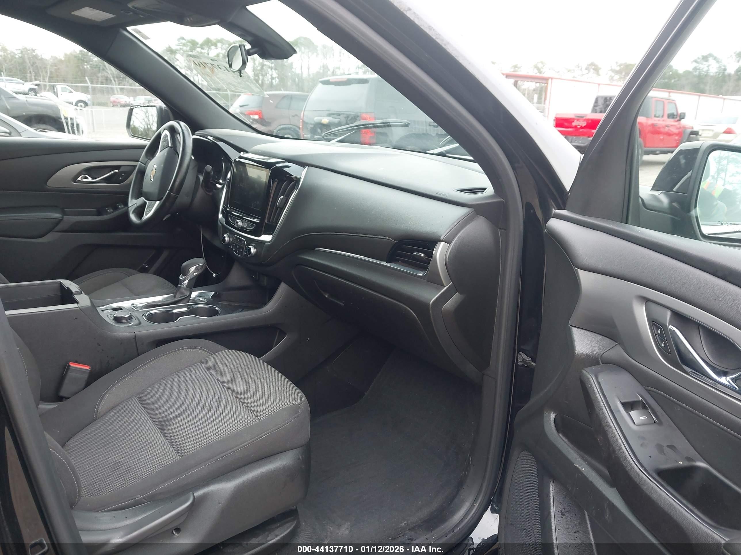 CHEVROLET TRAVERSE image 5