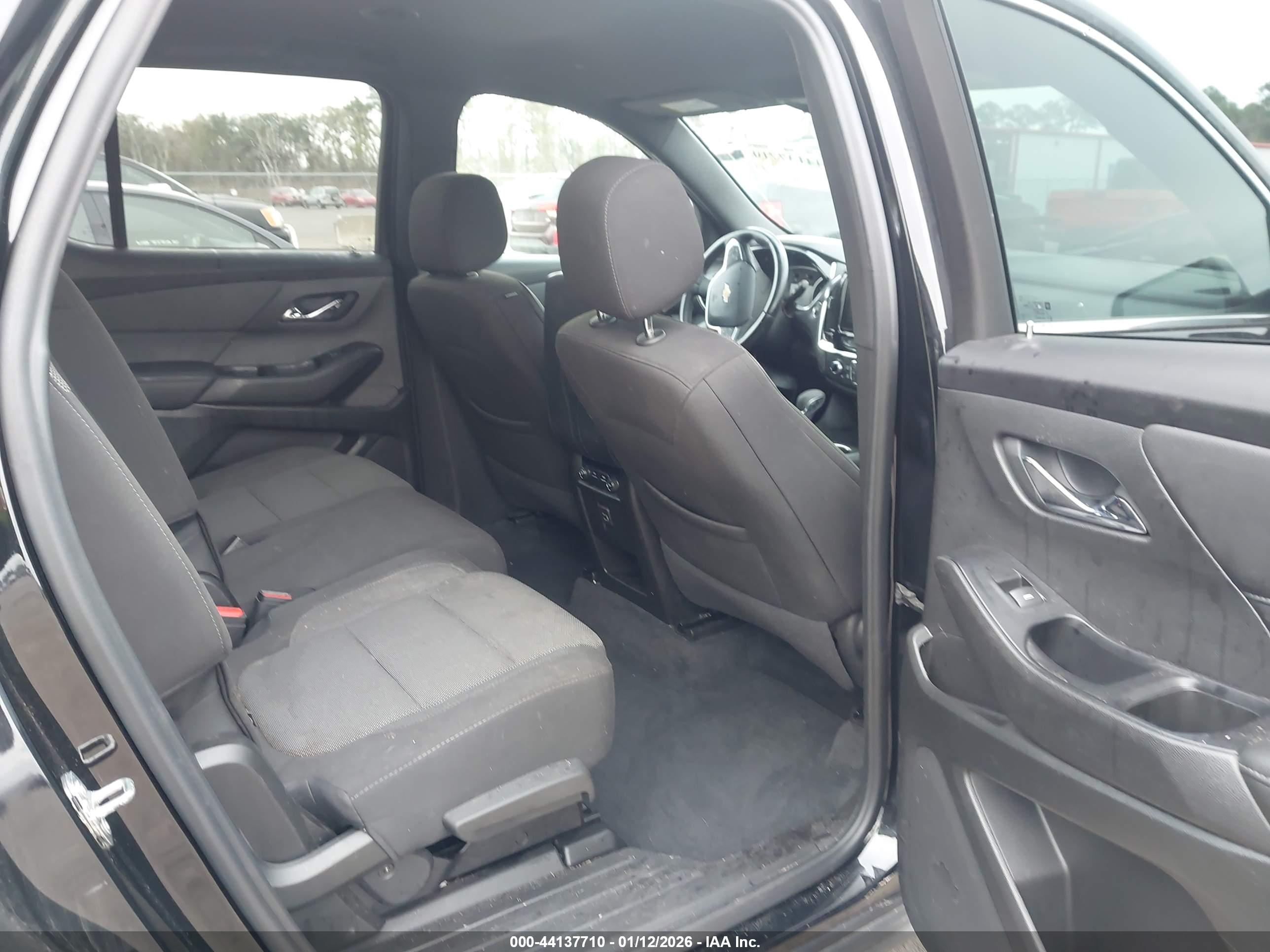 CHEVROLET TRAVERSE image 8
