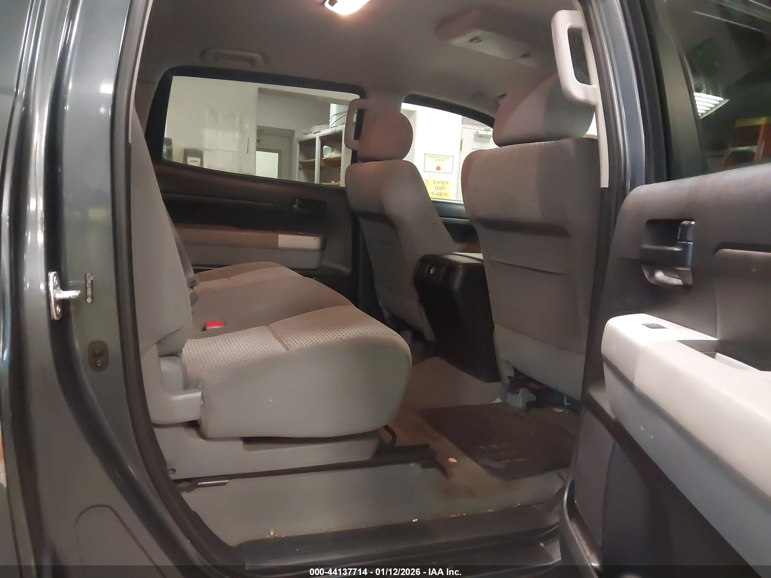 TOYOTA TUNDRA image 8