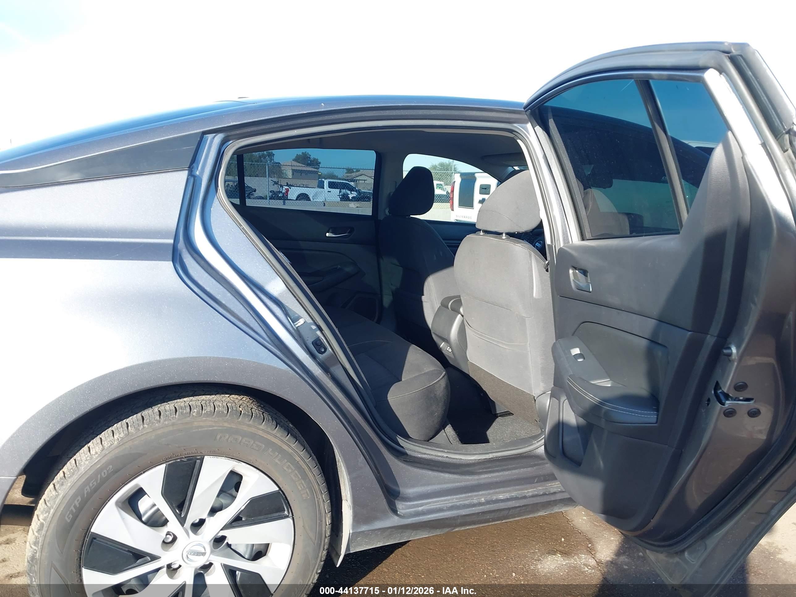 NISSAN ALTIMA image 8
