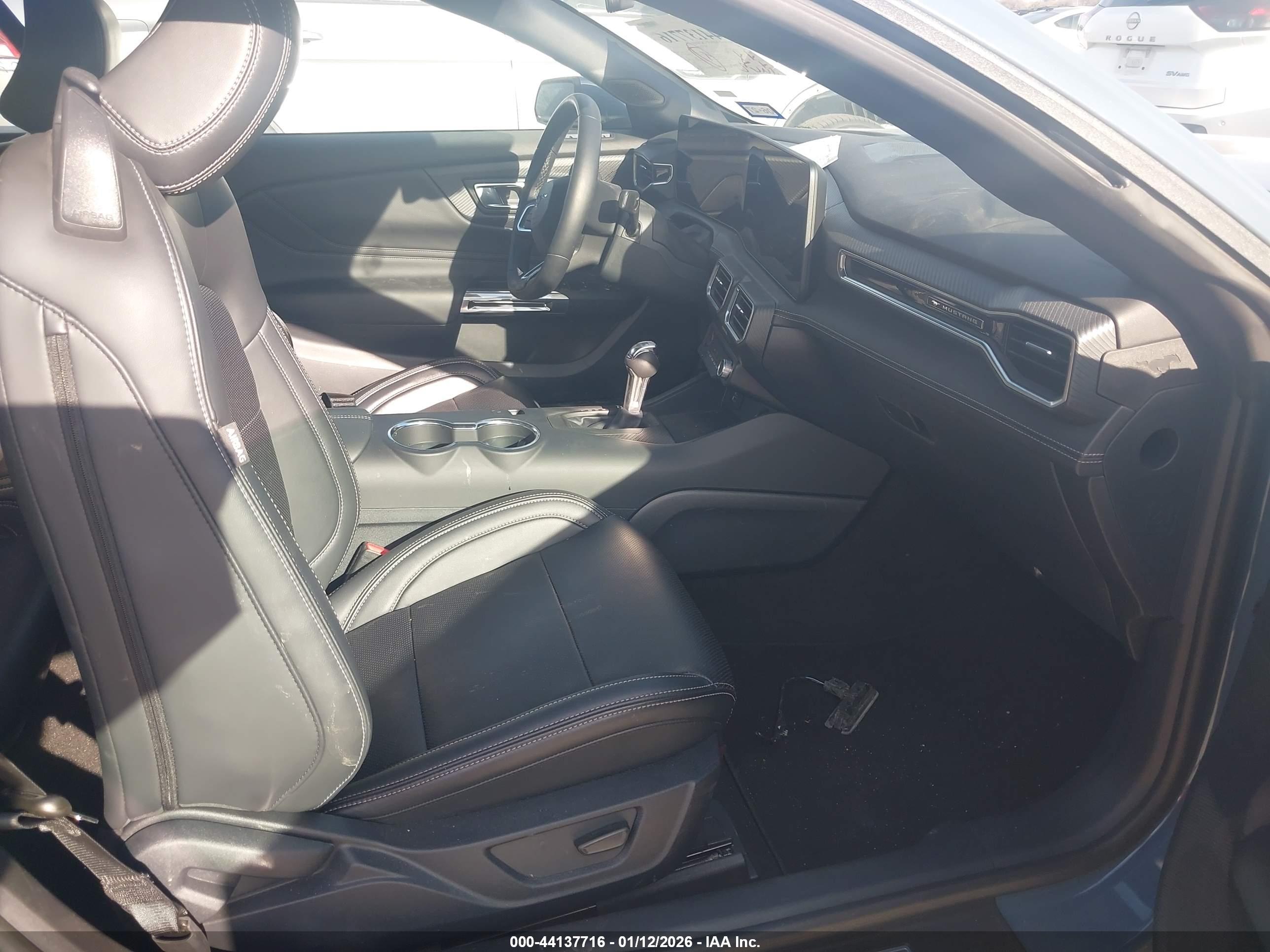 FORD MUSTANG image 5
