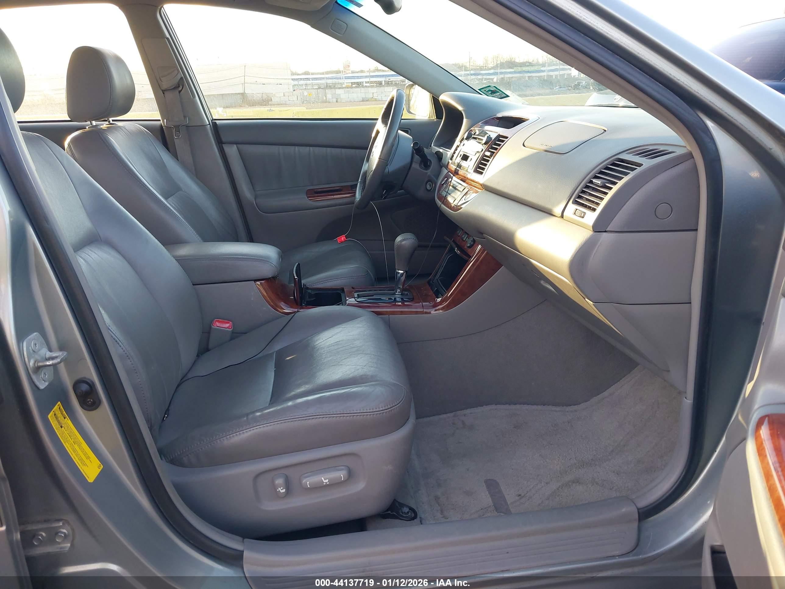 TOYOTA CAMRY image 5