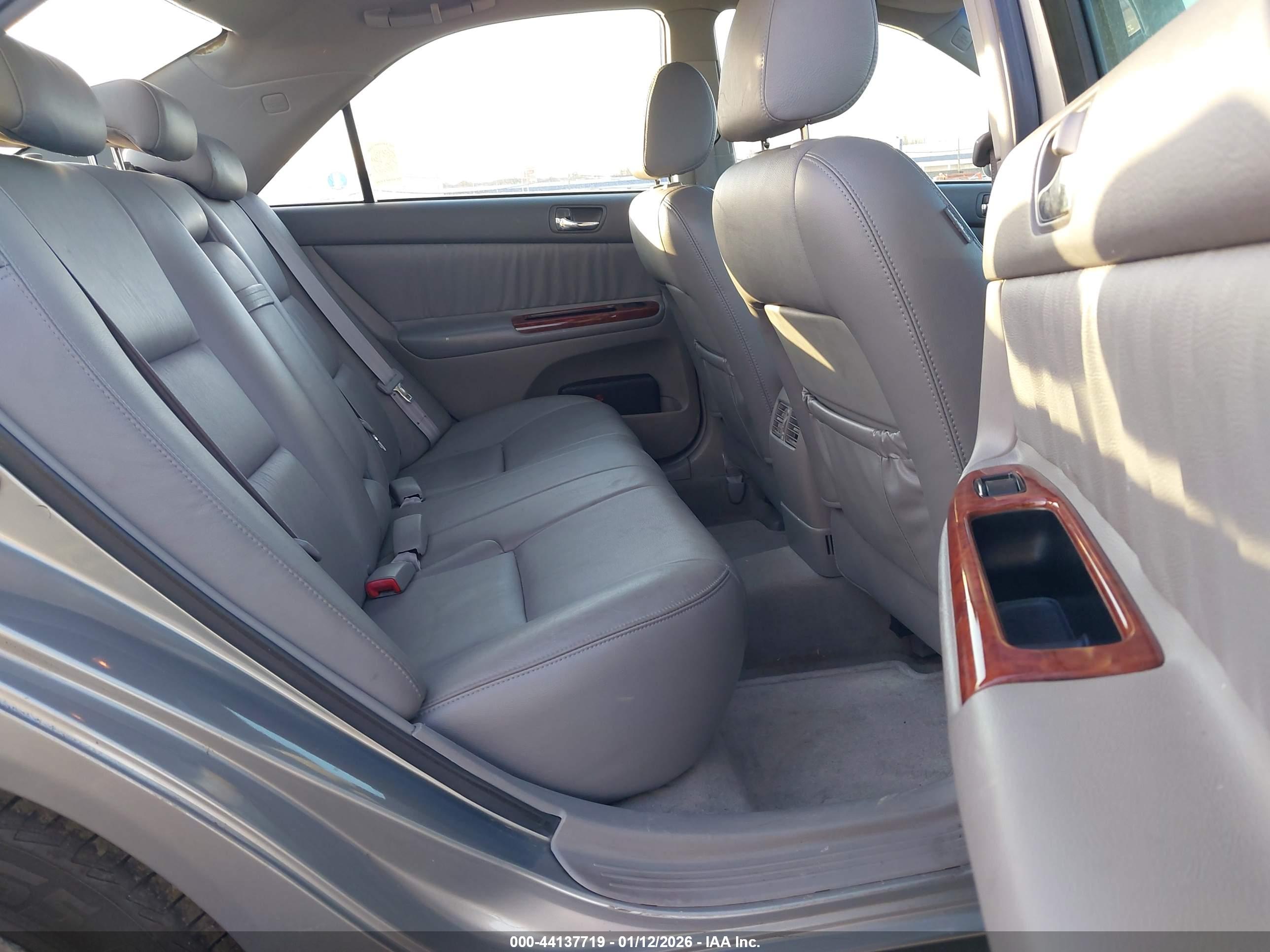 TOYOTA CAMRY image 8