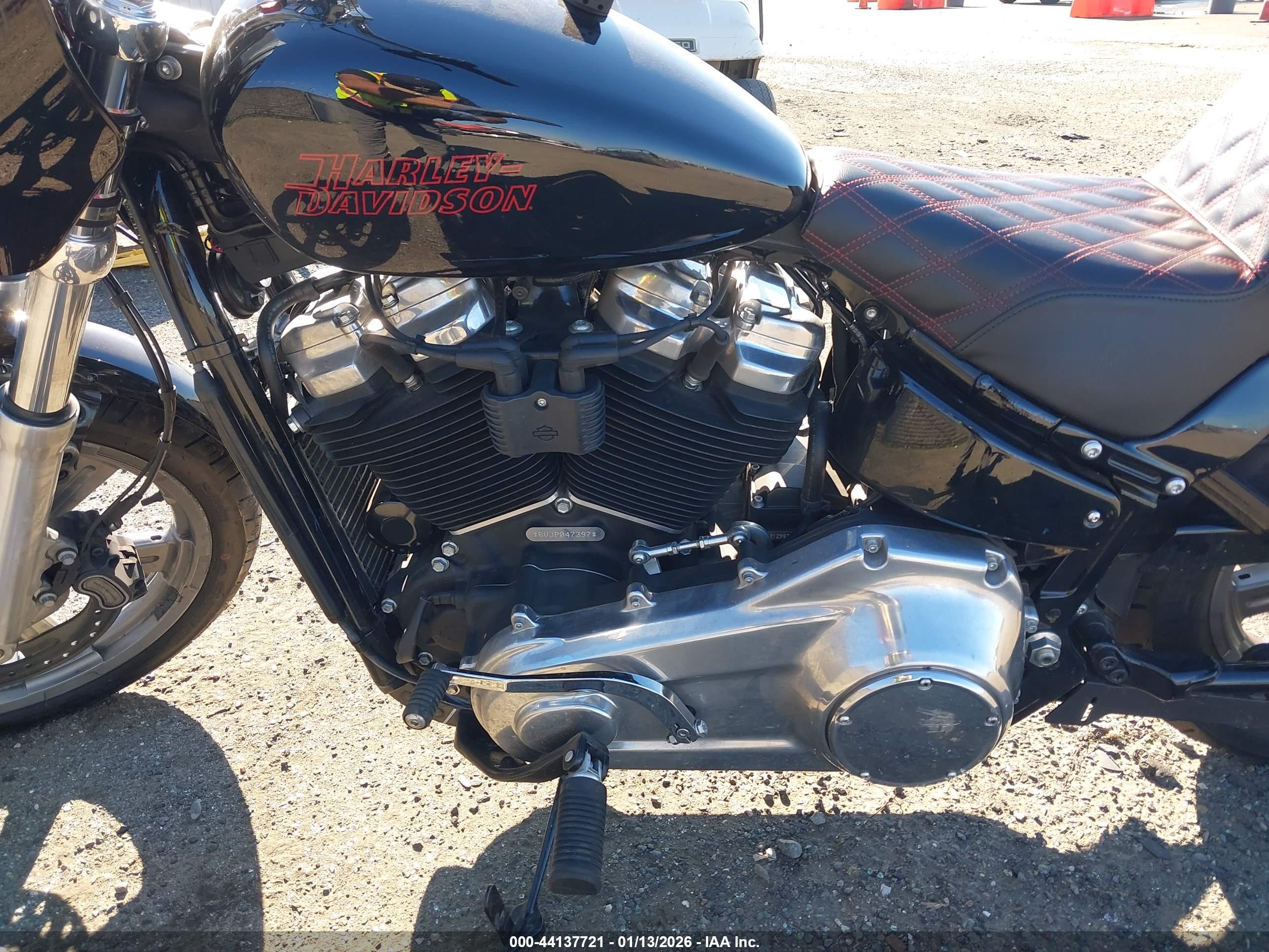 HARLEY-DAVIDSON FXST image 9
