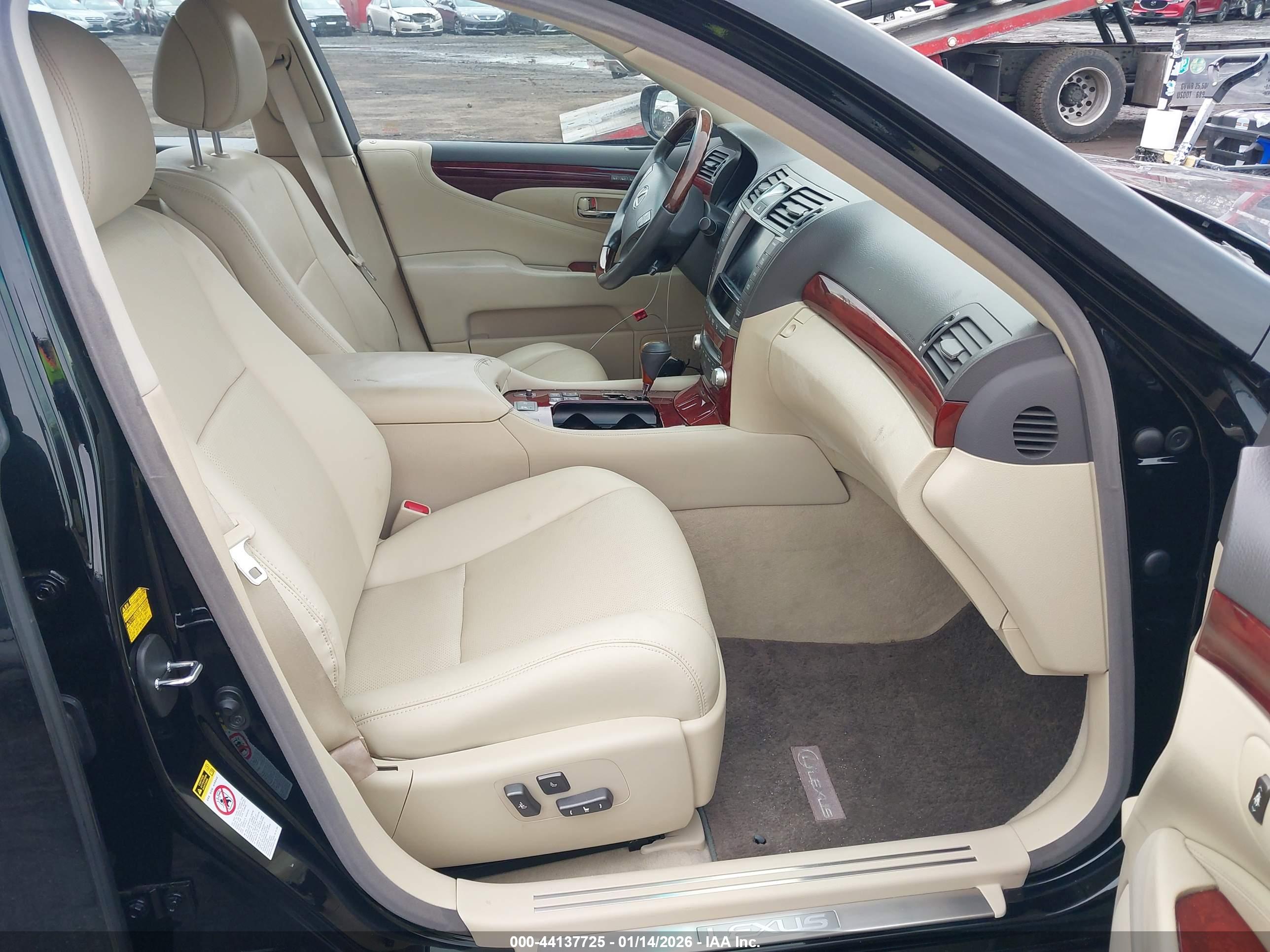 LEXUS LS image 5