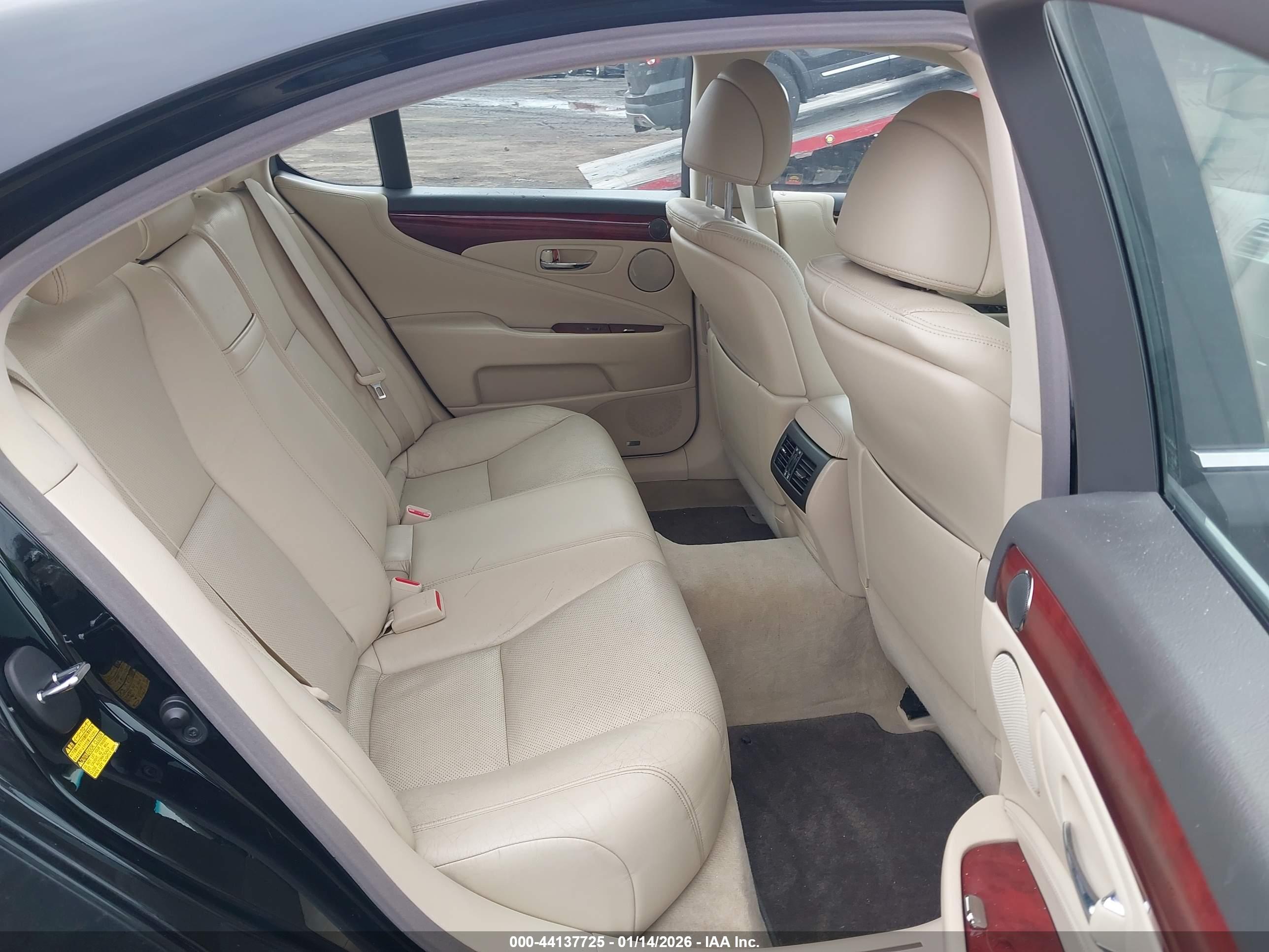 LEXUS LS image 8
