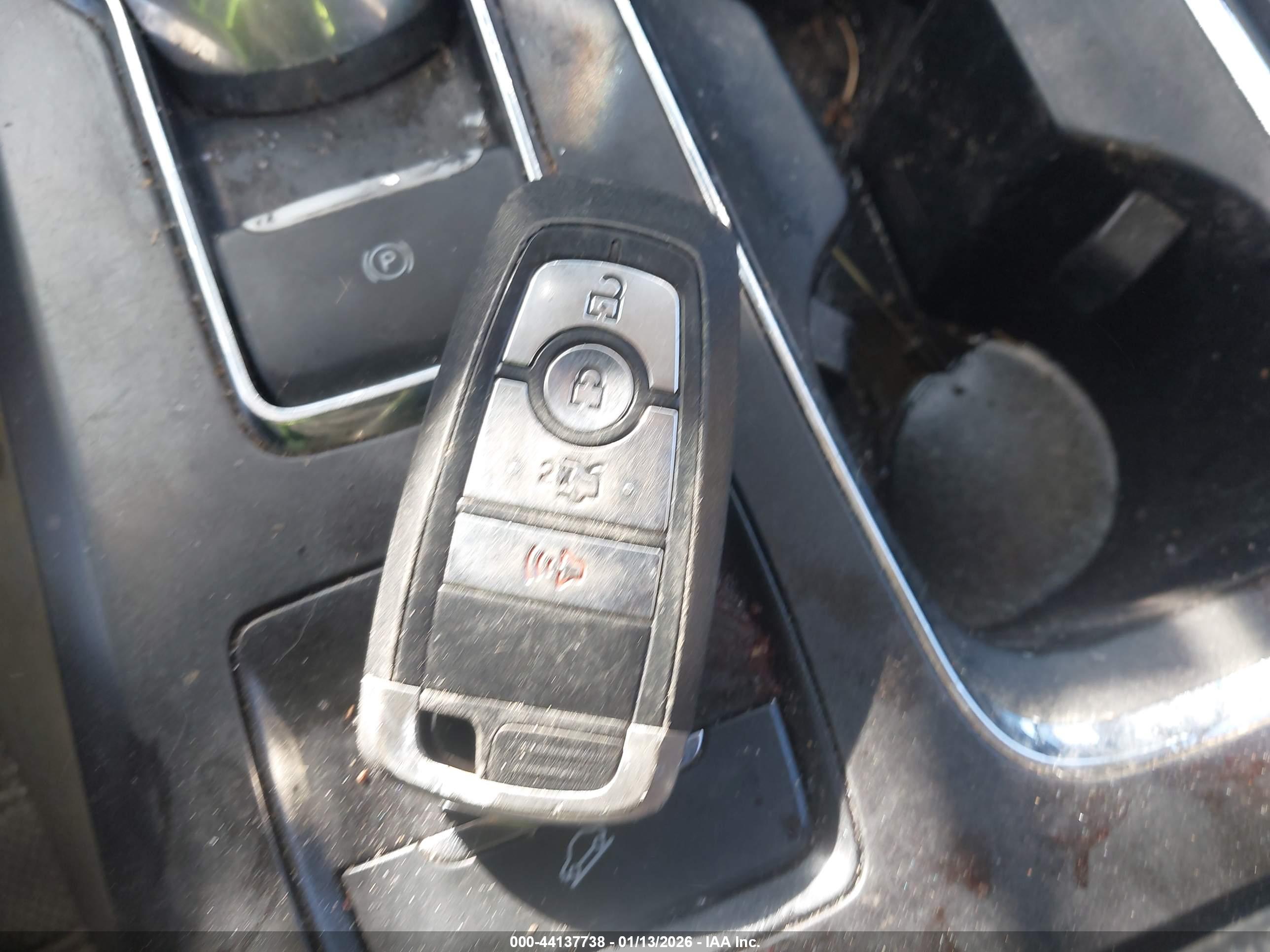 FORD FUSION image 11