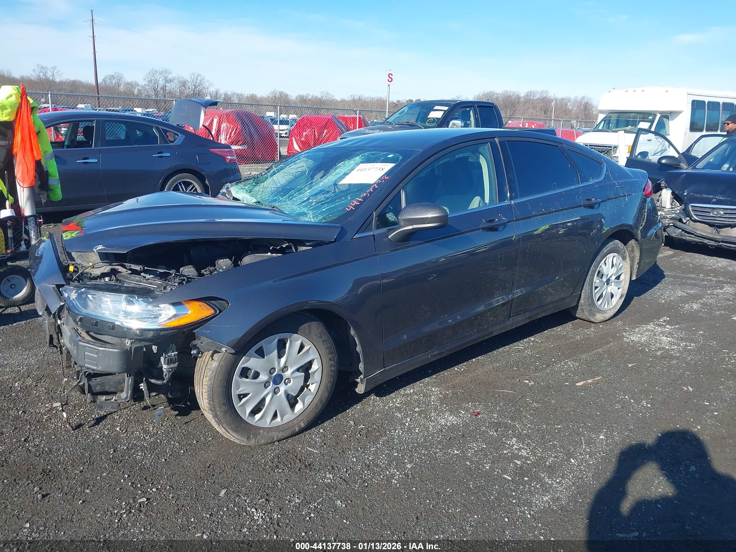 FORD FUSION image 2