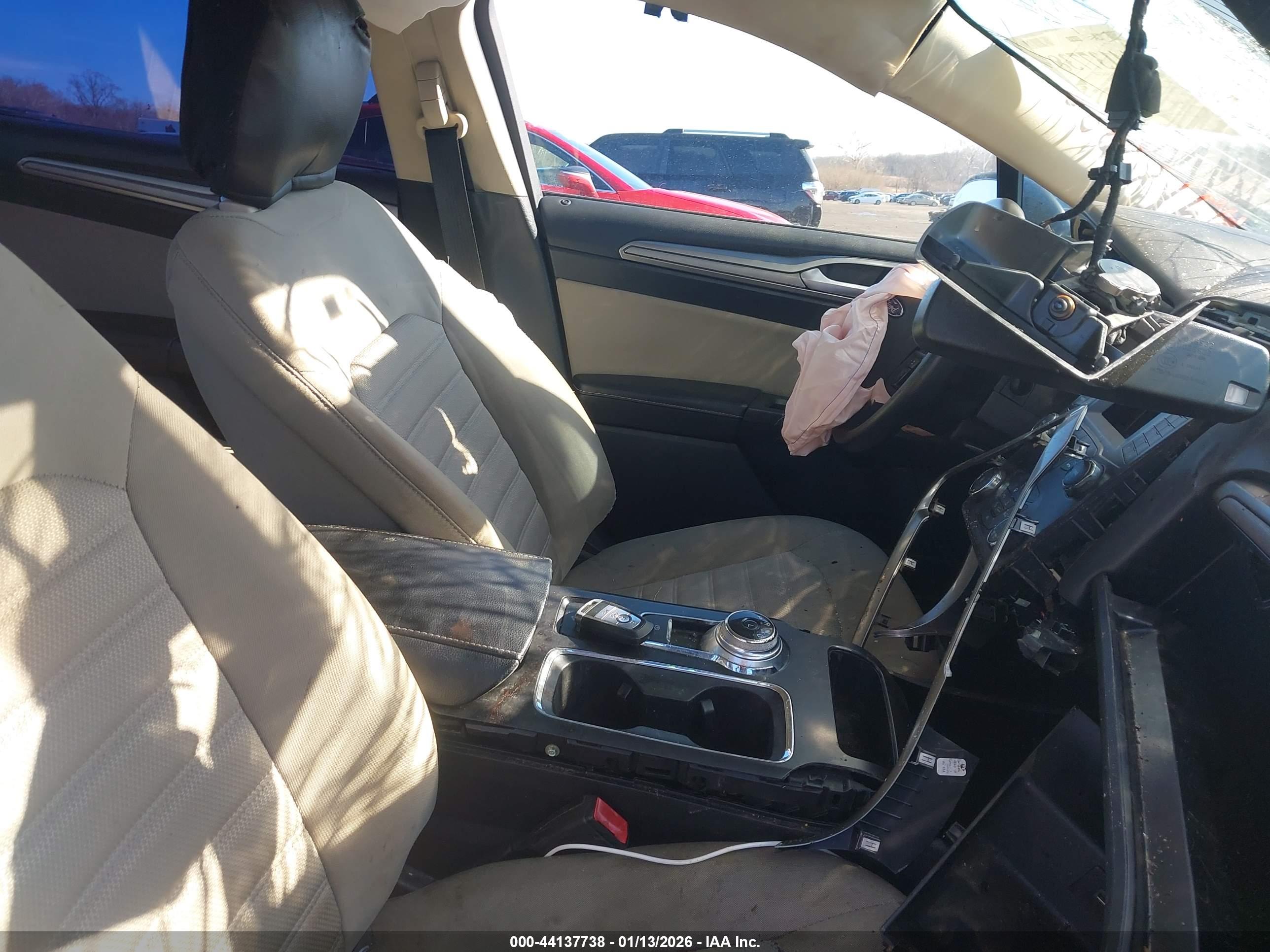 FORD FUSION image 5