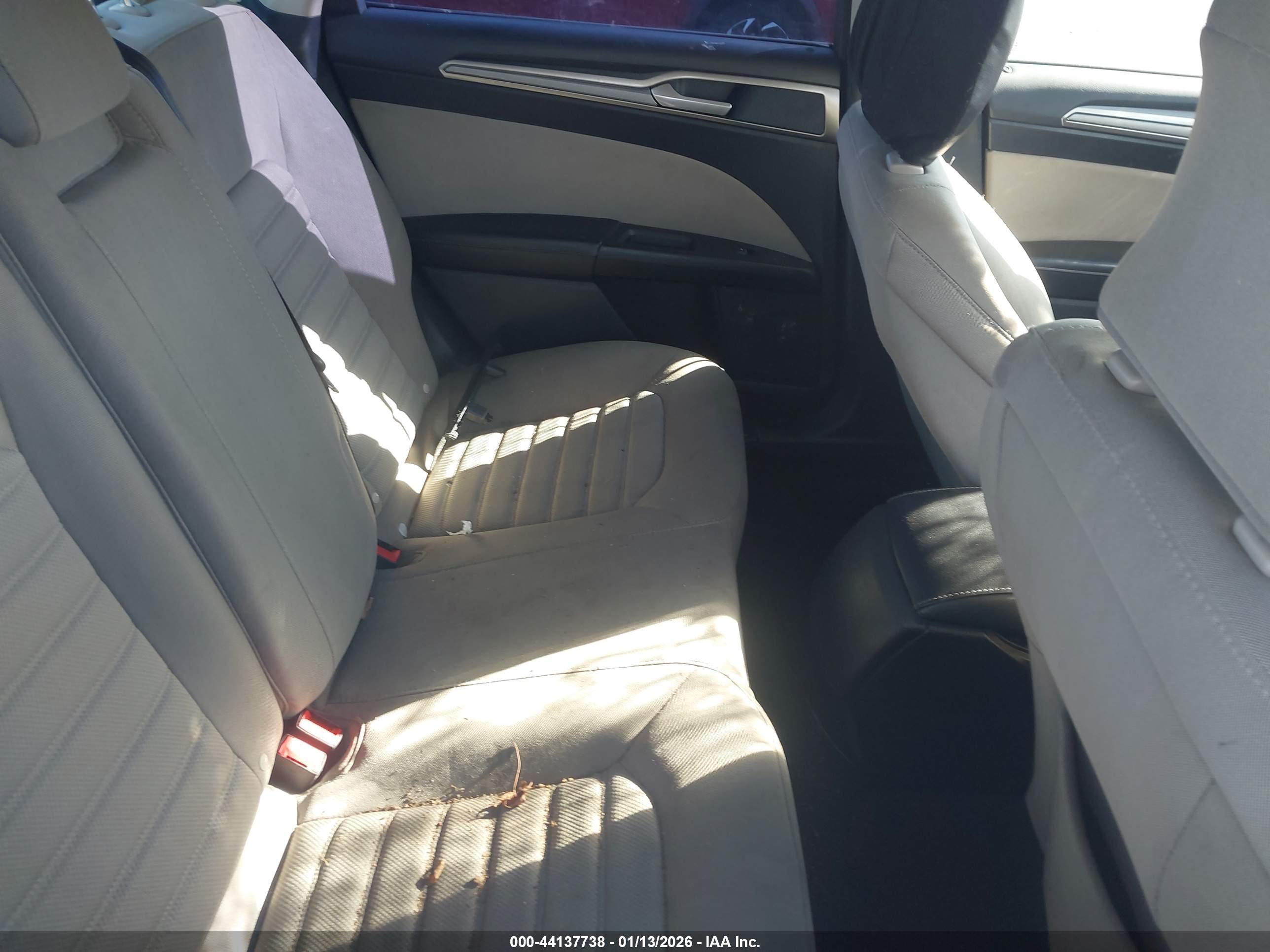 FORD FUSION image 8