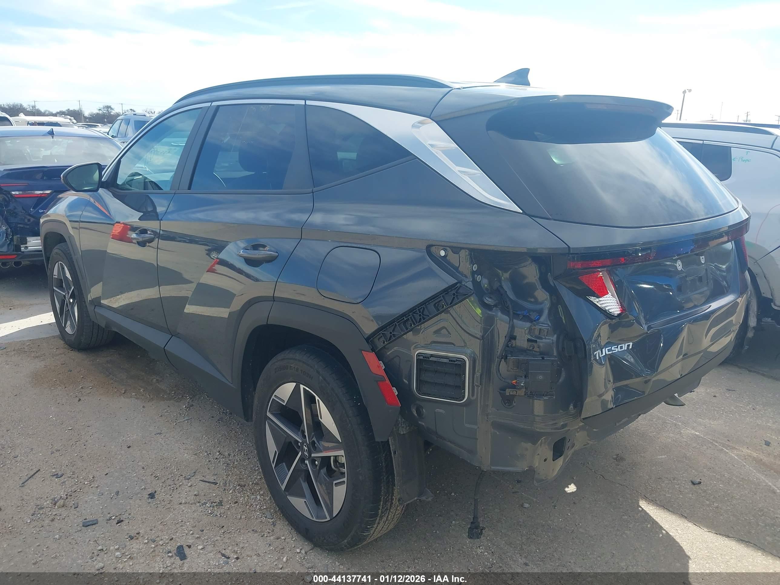 HYUNDAI TUCSON image 3