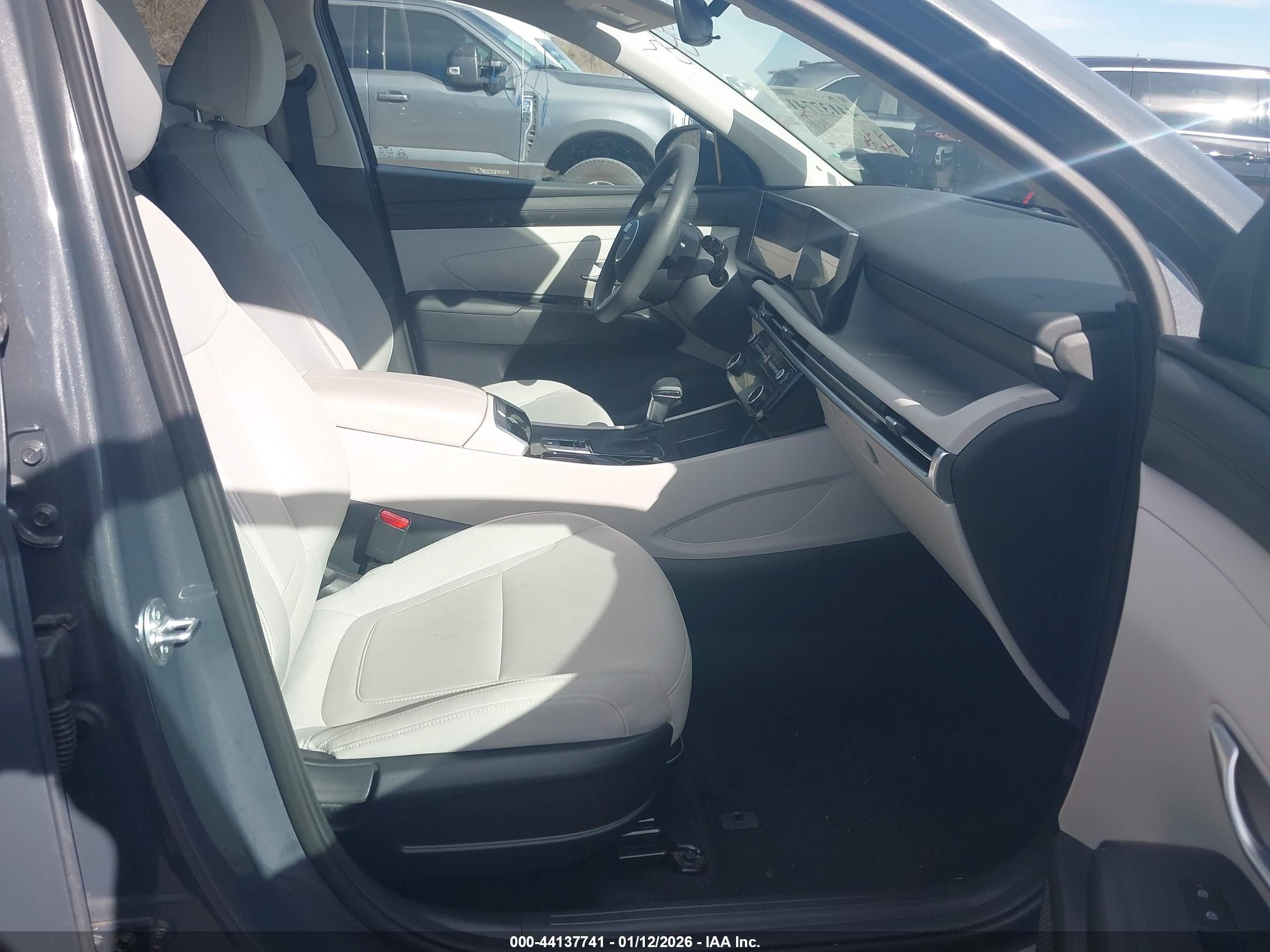 HYUNDAI TUCSON image 5