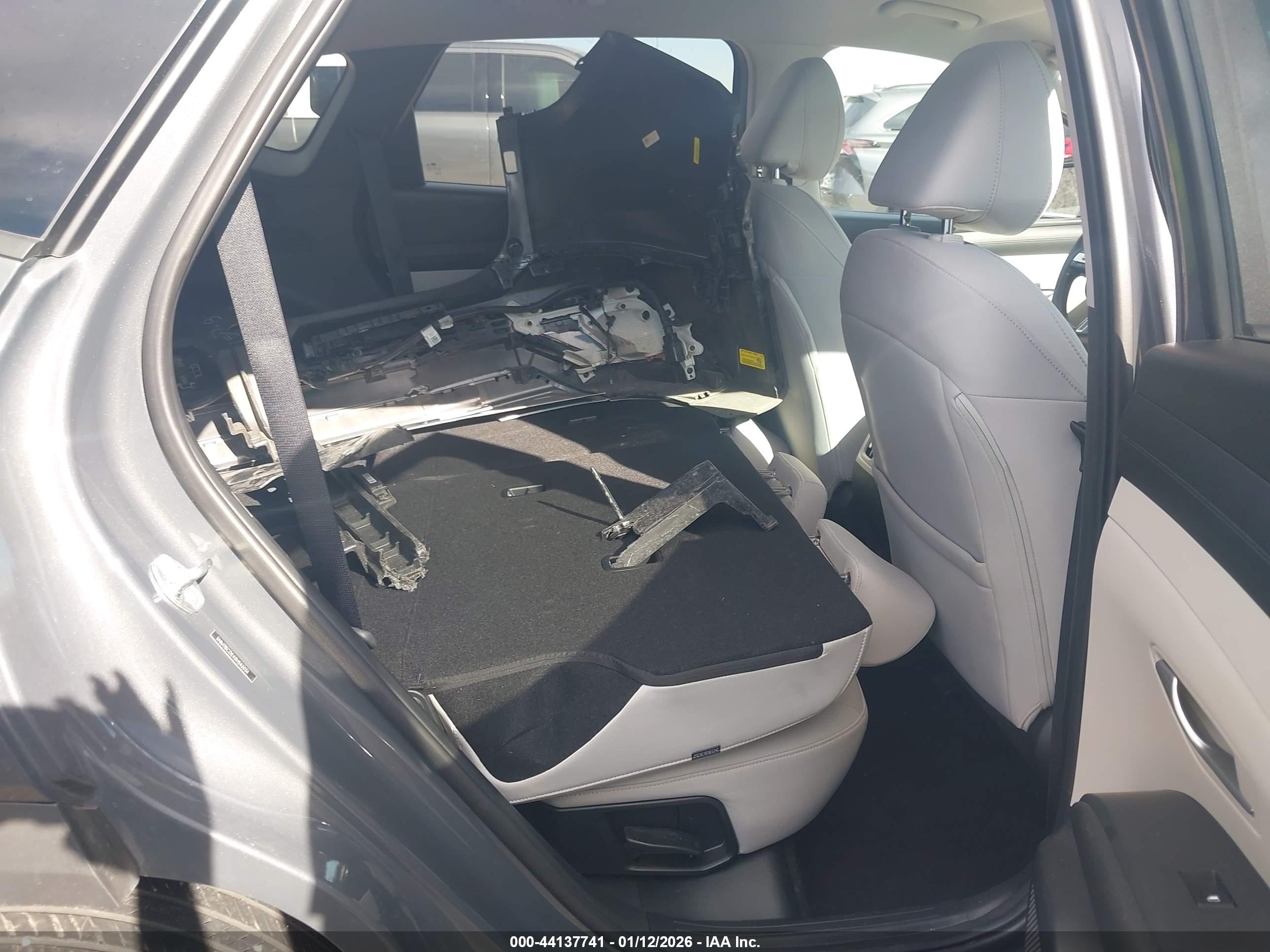 HYUNDAI TUCSON image 8