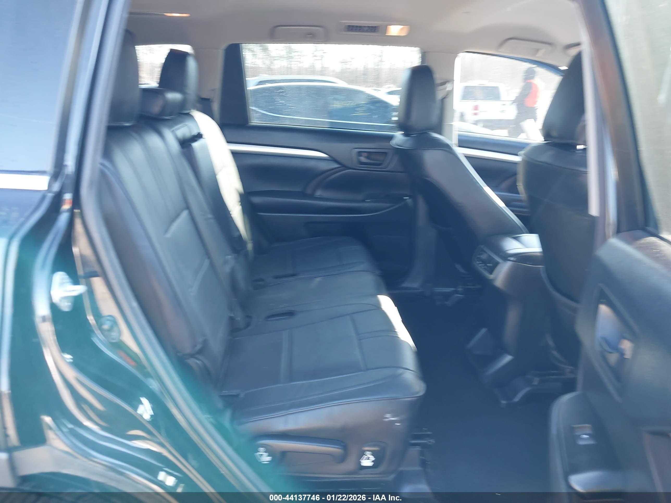 TOYOTA HIGHLANDER image 8