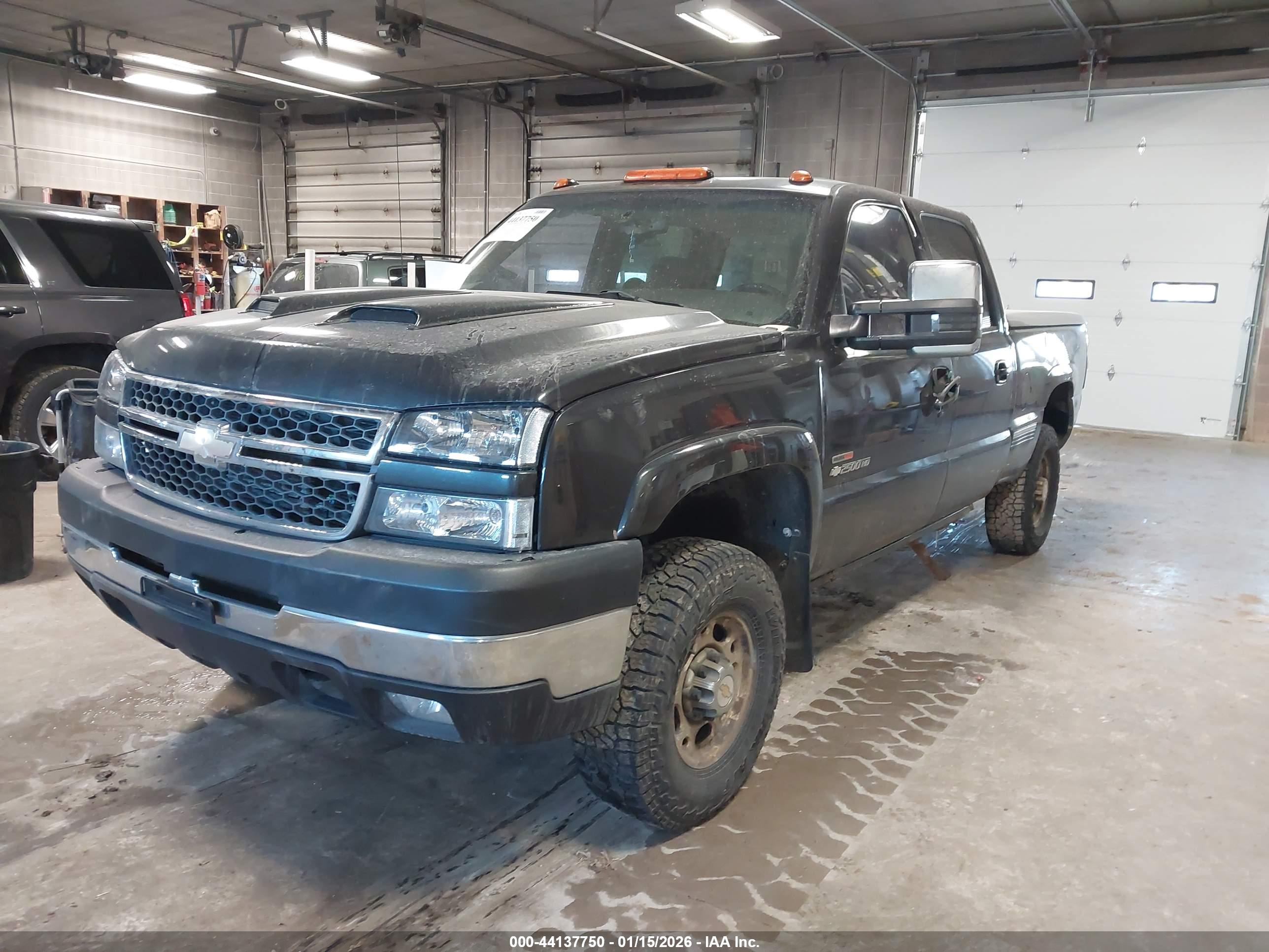 CHEVROLET SILVERADO image 2