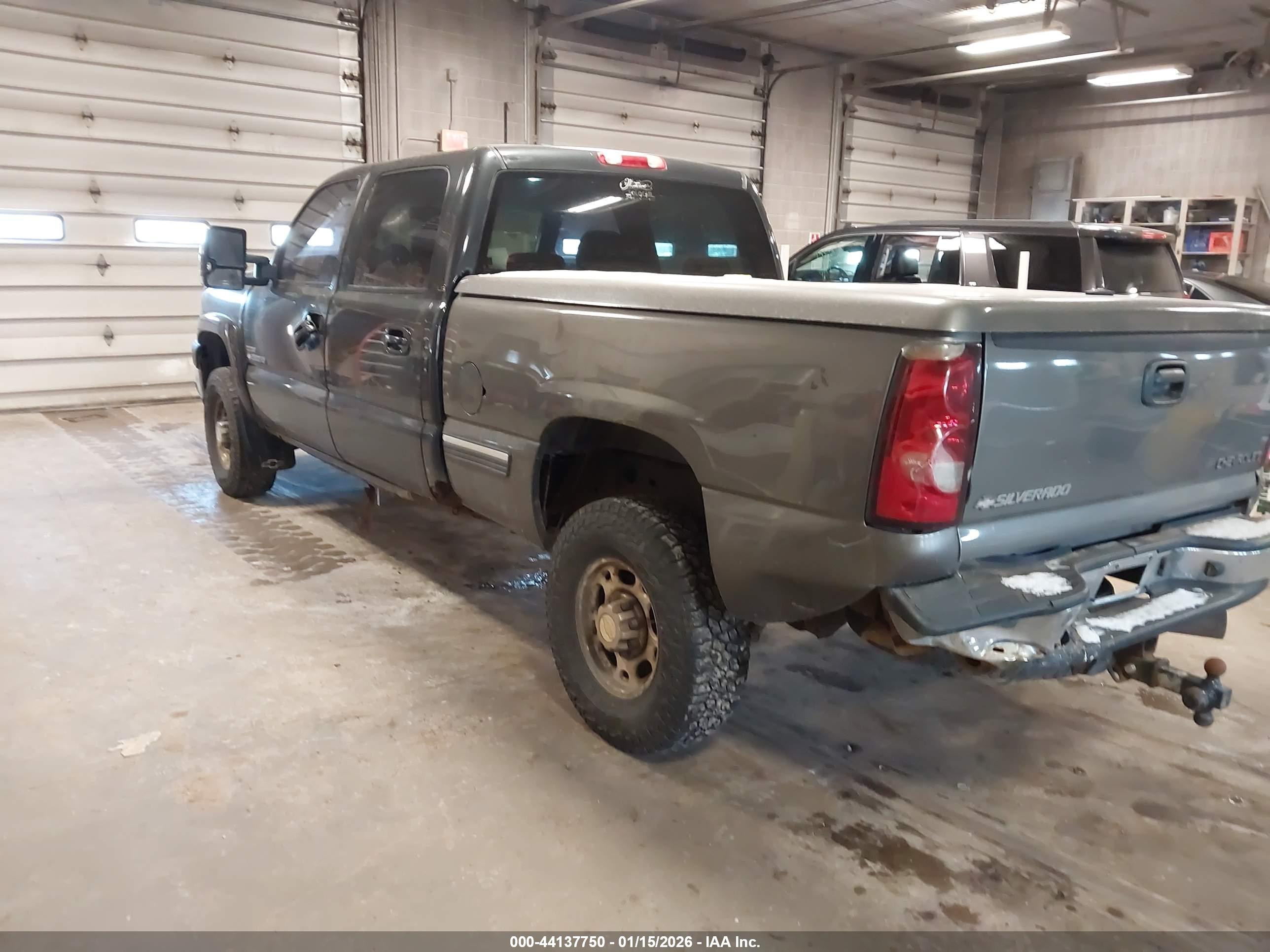 CHEVROLET SILVERADO image 3