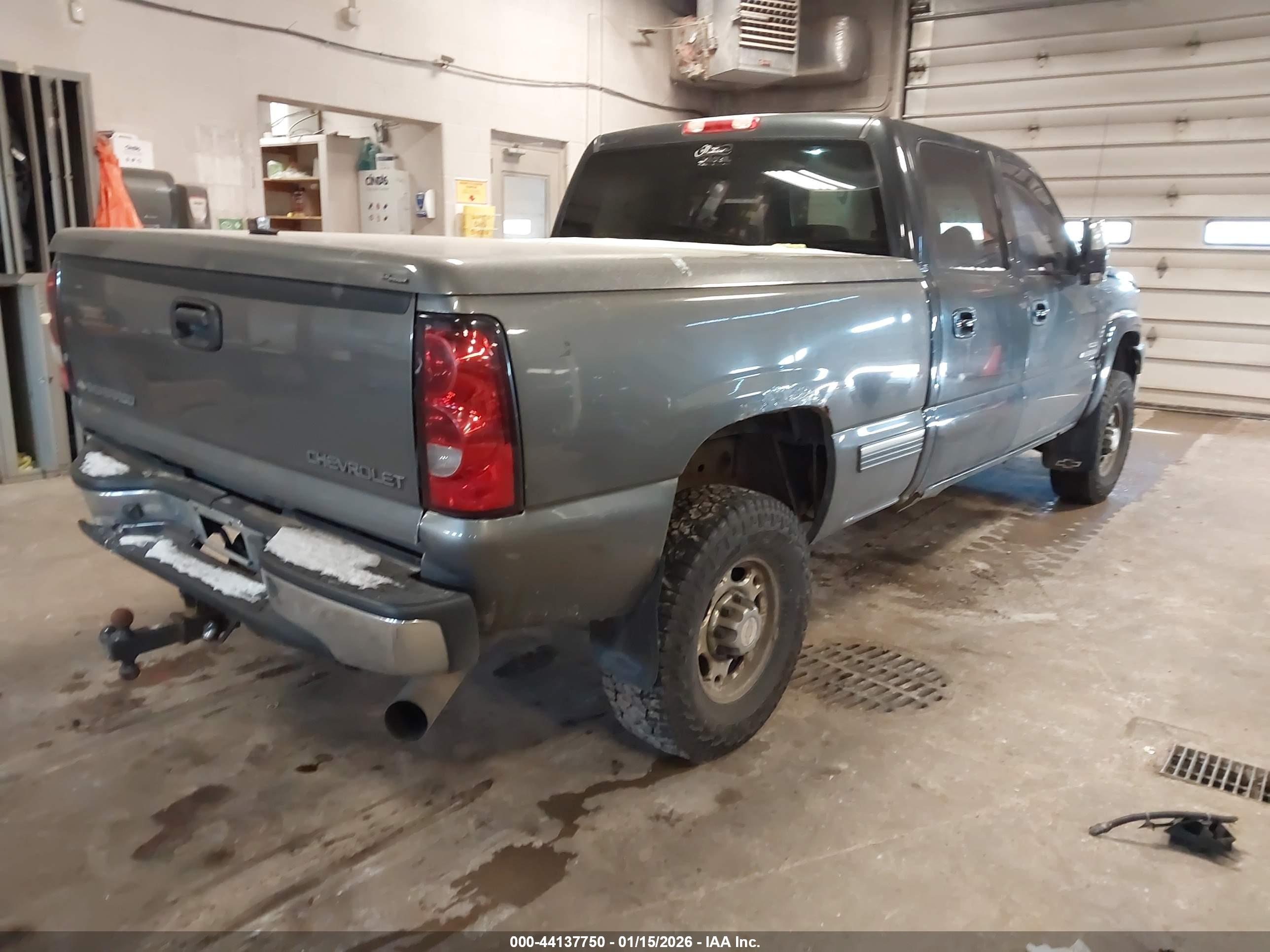 CHEVROLET SILVERADO image 4
