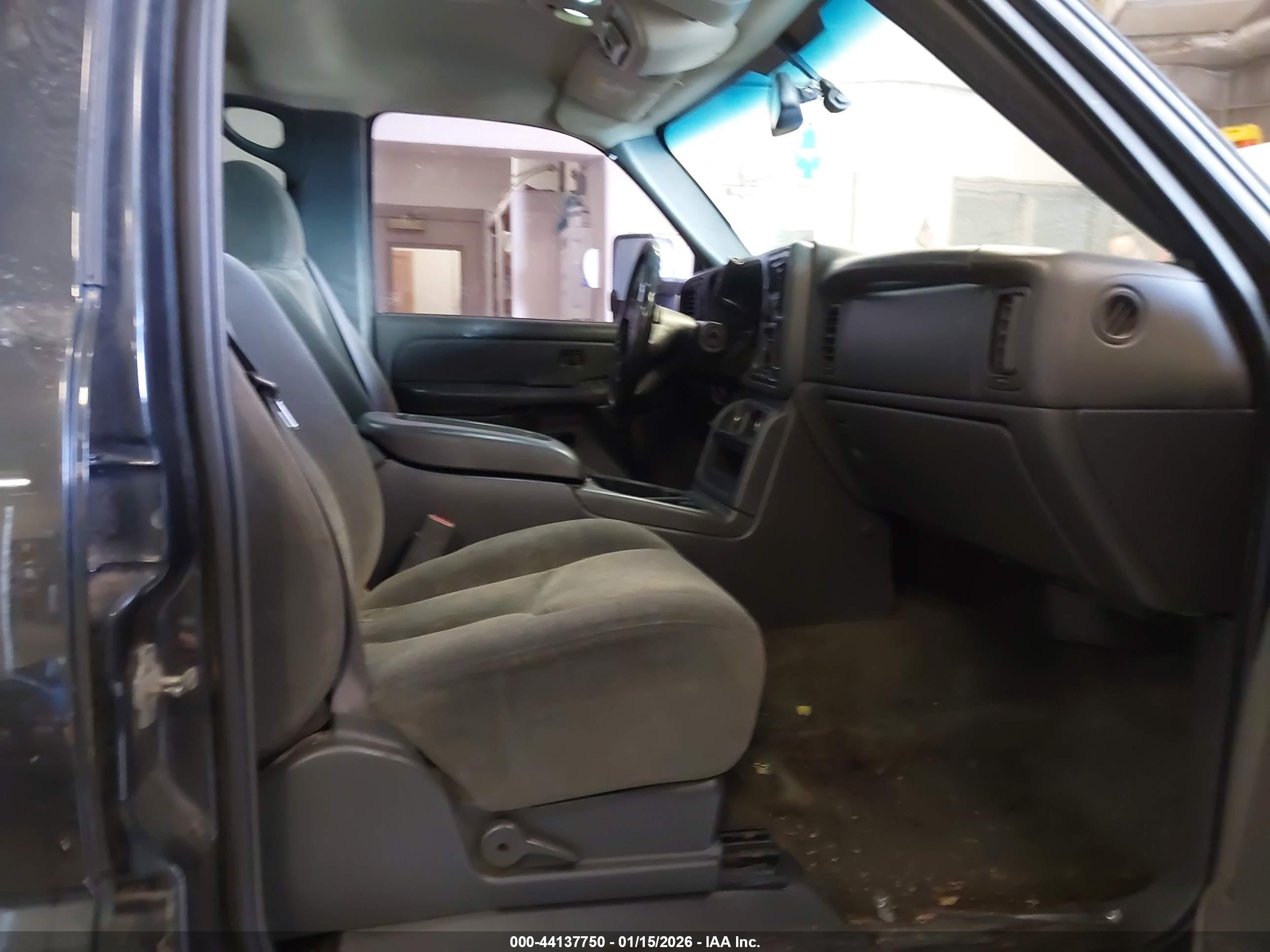 CHEVROLET SILVERADO image 5