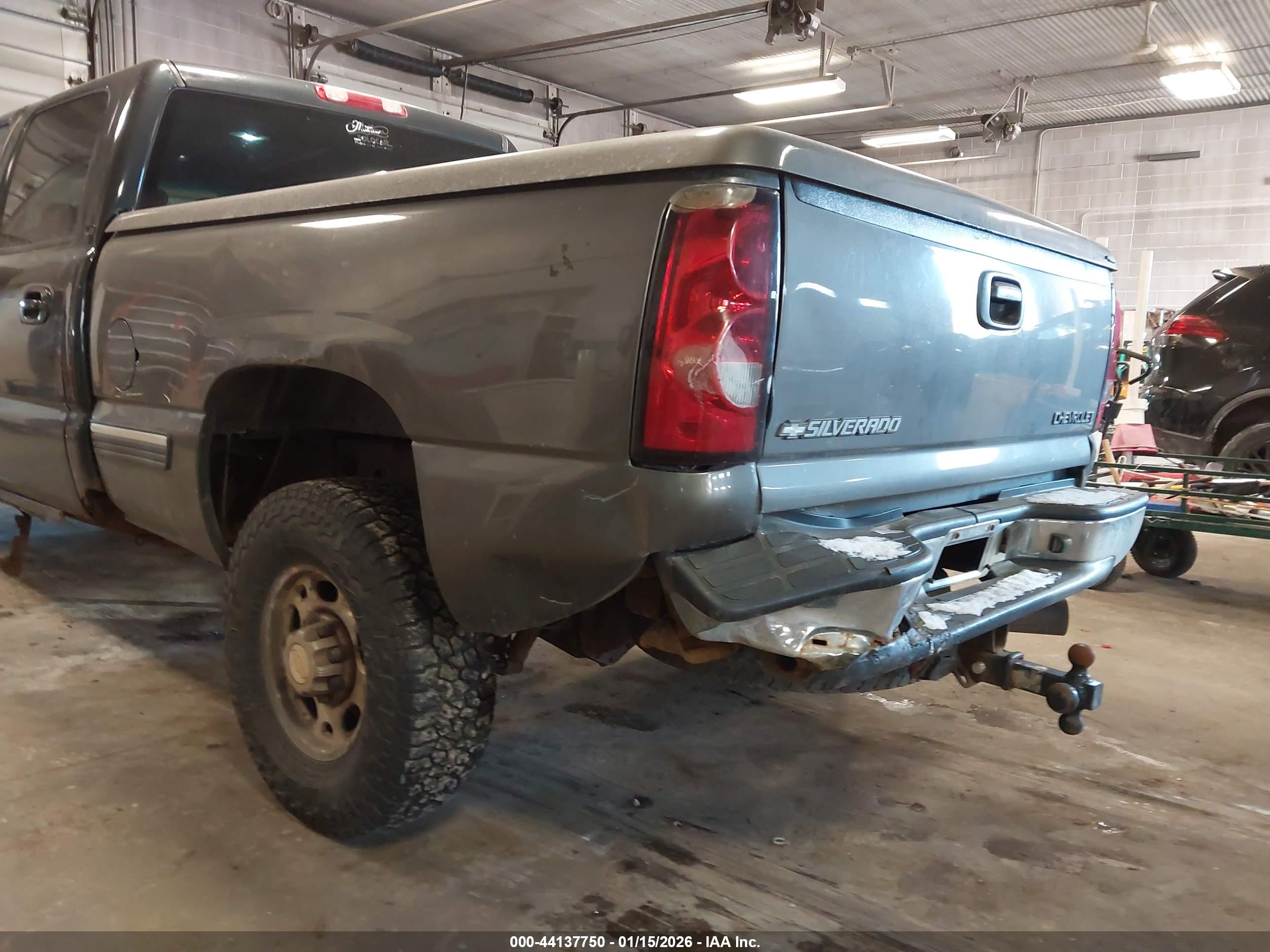 CHEVROLET SILVERADO image 6