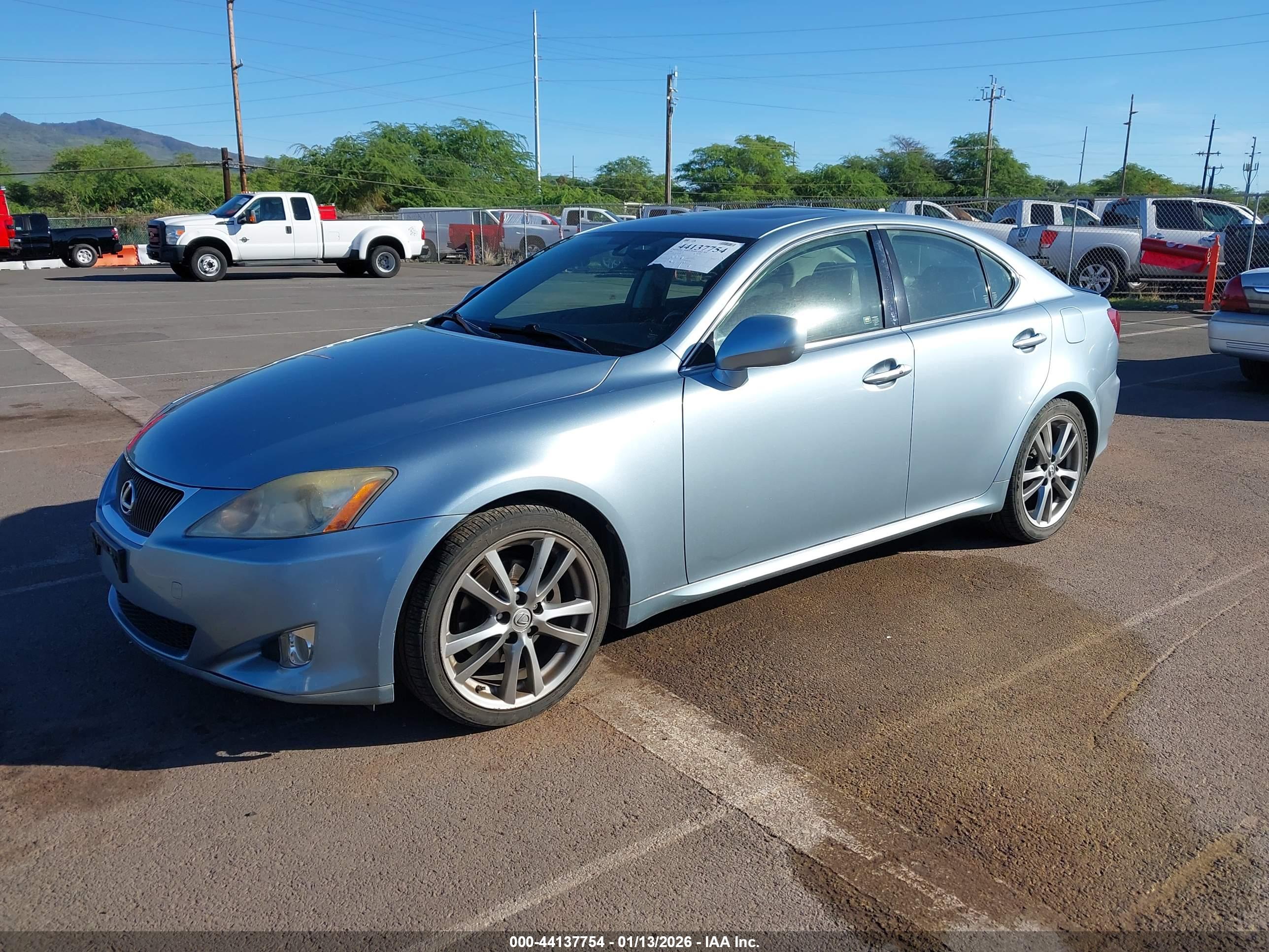 LEXUS IS image 2