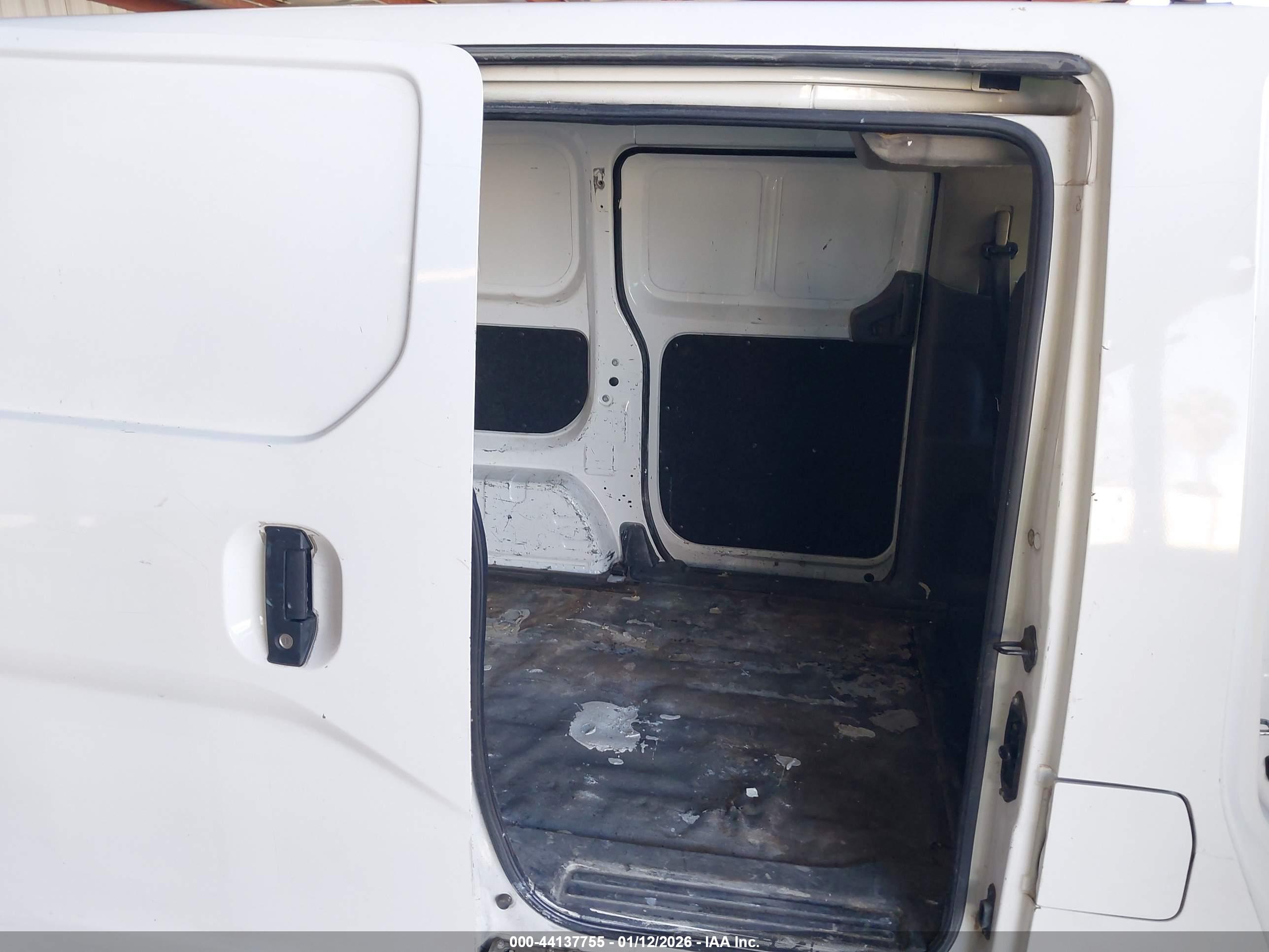NISSAN NV200 image 8