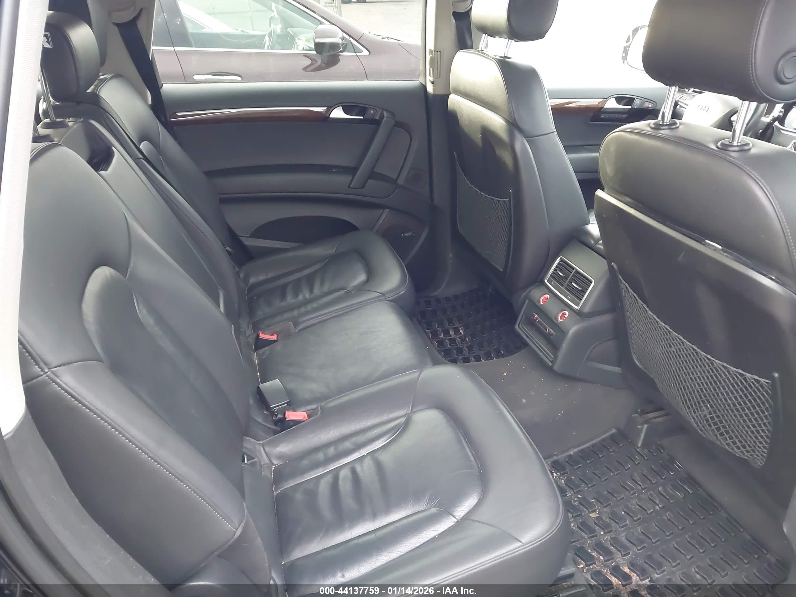 AUDI Q7 image 8
