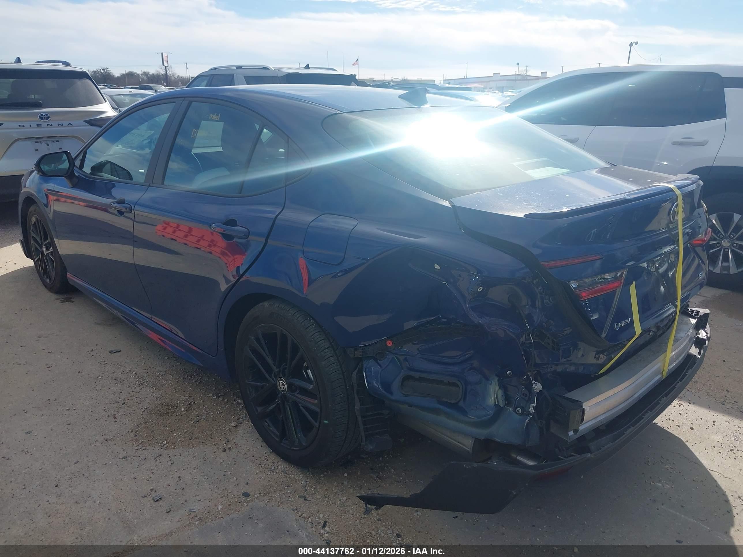 TOYOTA CAMRY image 3