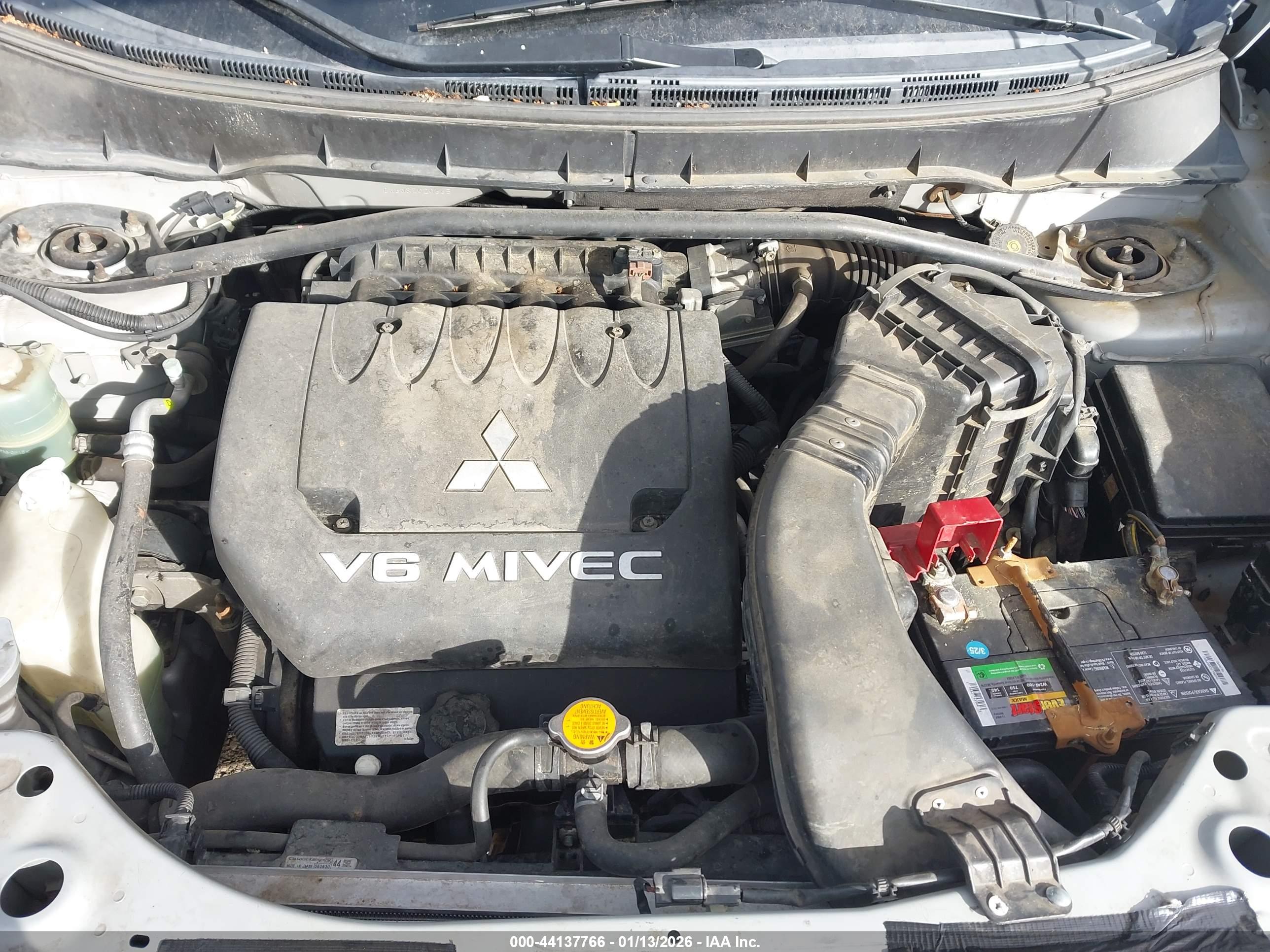 MITSUBISHI OUTLANDER image 10