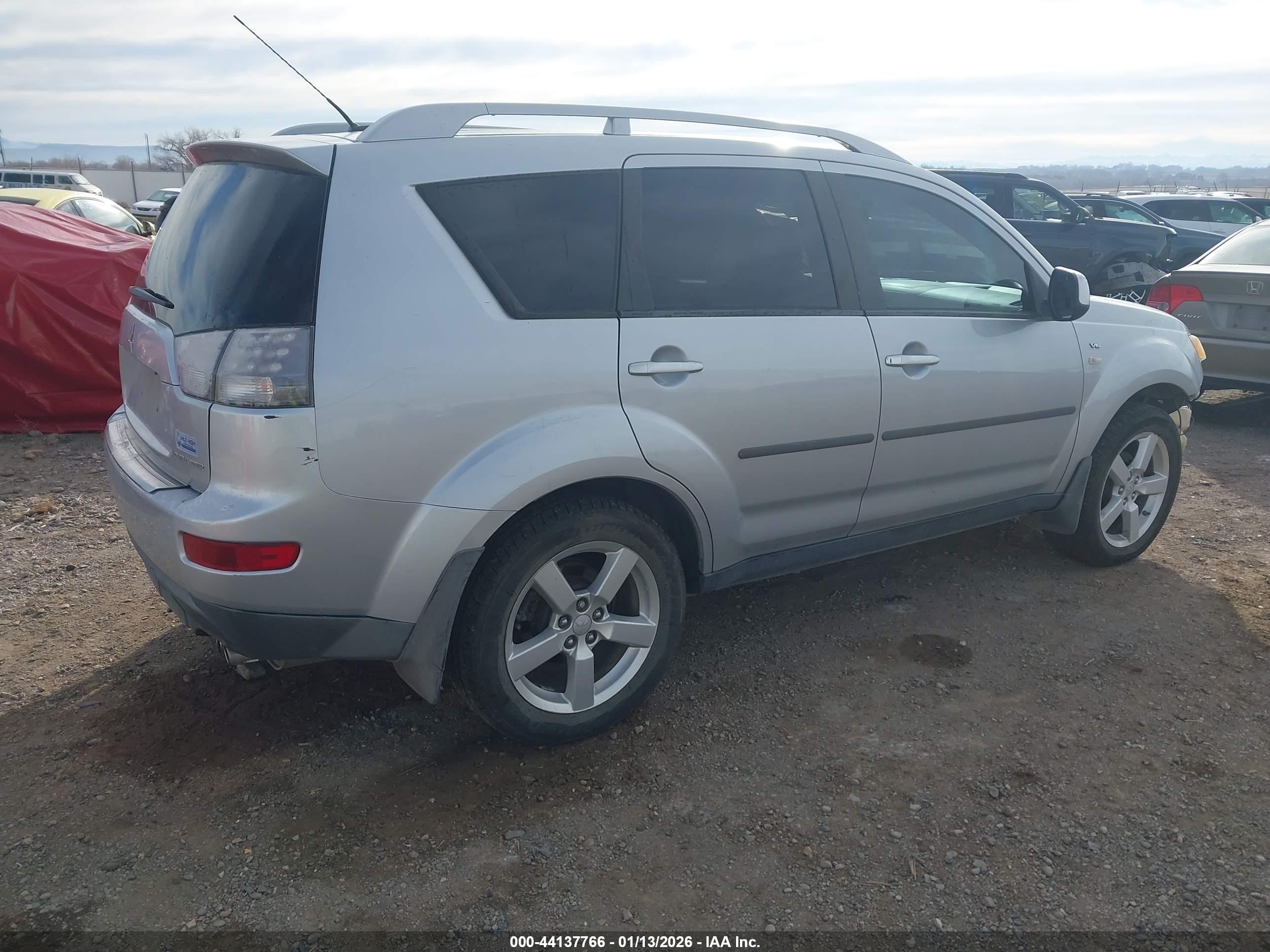 MITSUBISHI OUTLANDER image 4