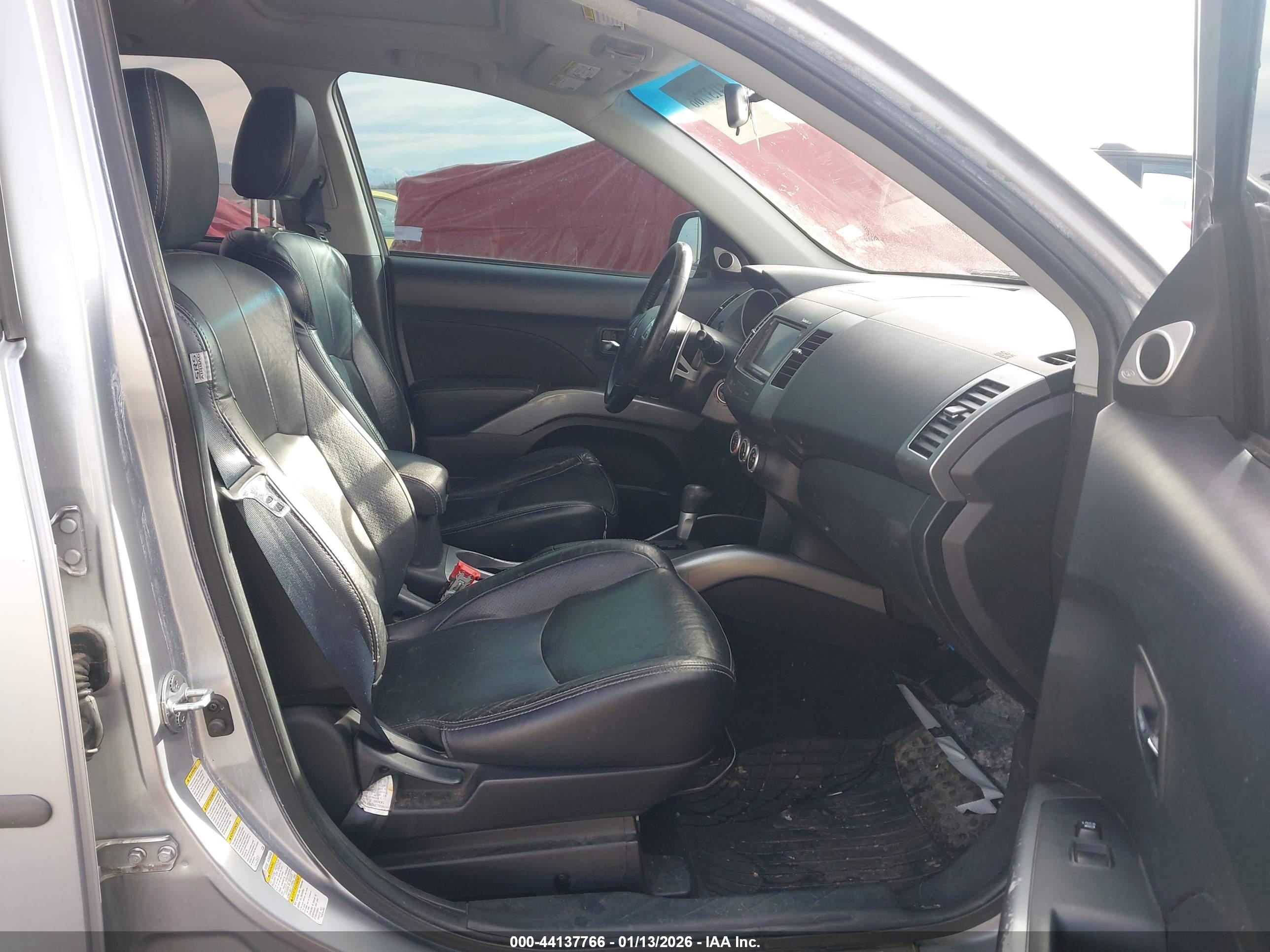 MITSUBISHI OUTLANDER image 5