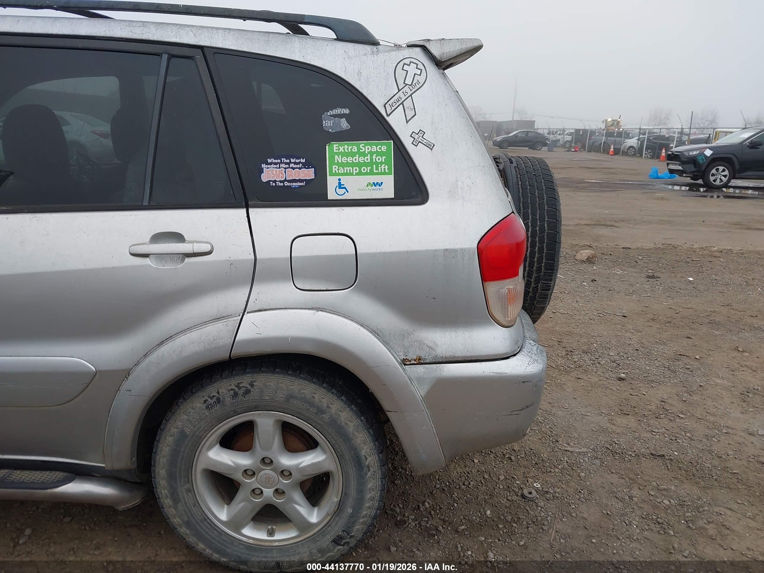 TOYOTA RAV4 image 6