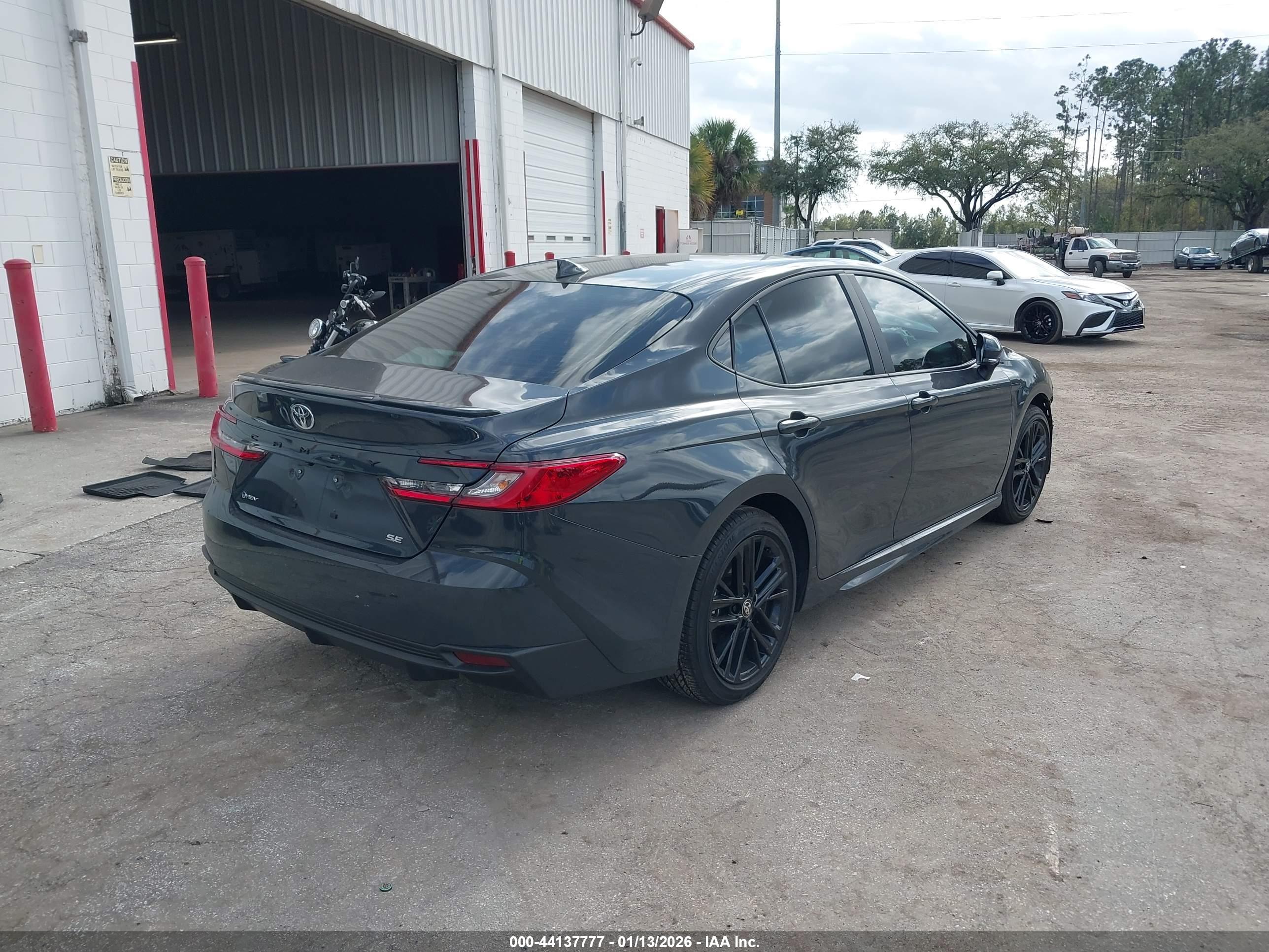 TOYOTA CAMRY image 4
