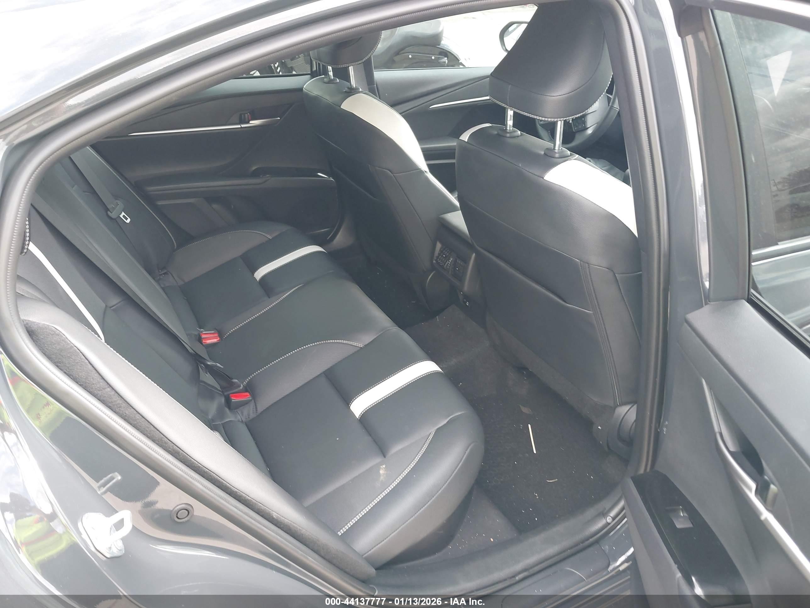 TOYOTA CAMRY image 8