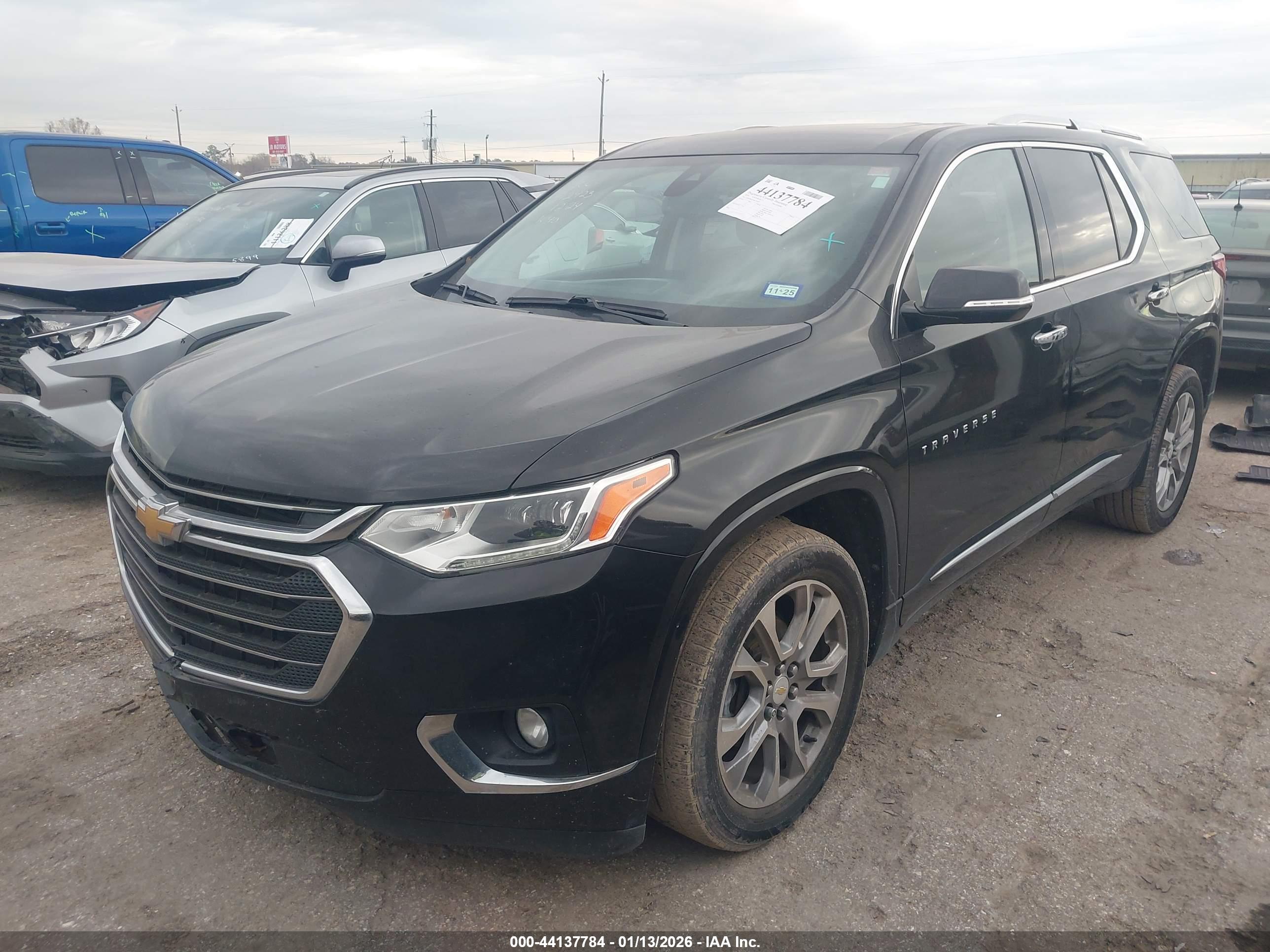 CHEVROLET TRAVERSE image 2