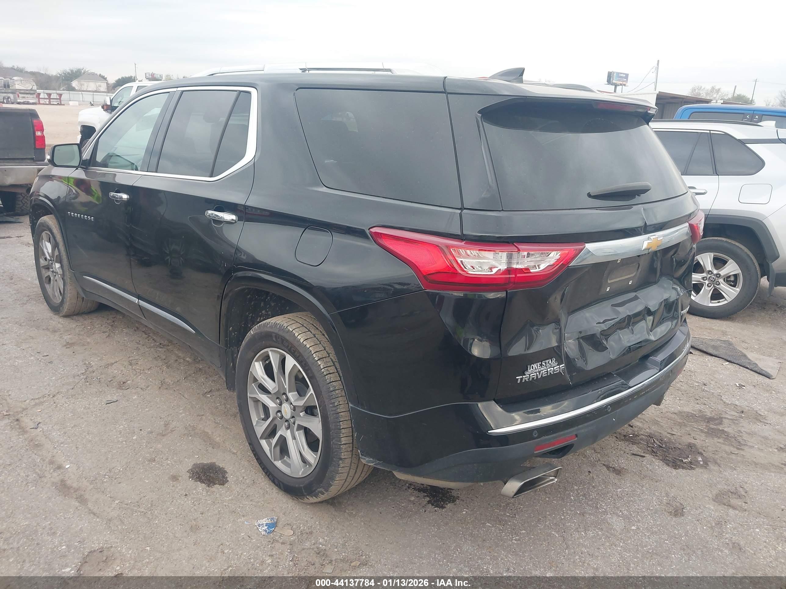 CHEVROLET TRAVERSE image 3
