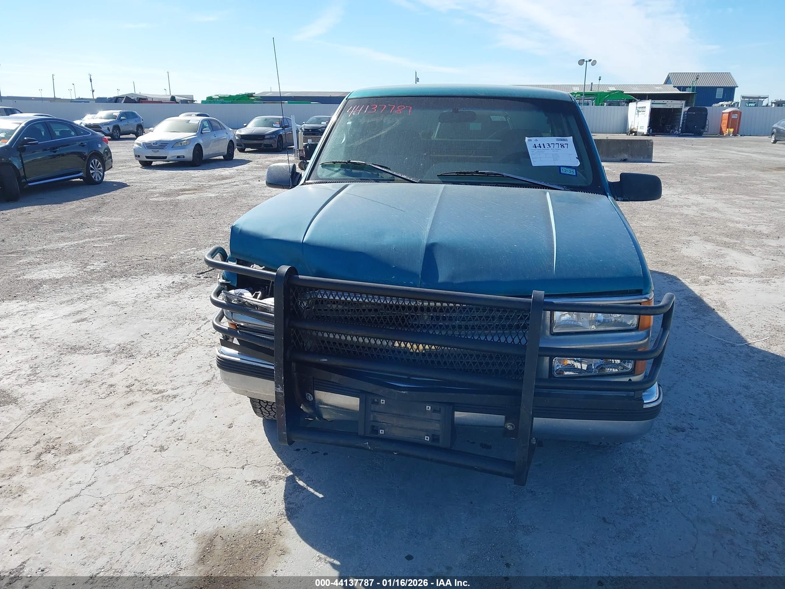 CHEVROLET GMT-400 image 10