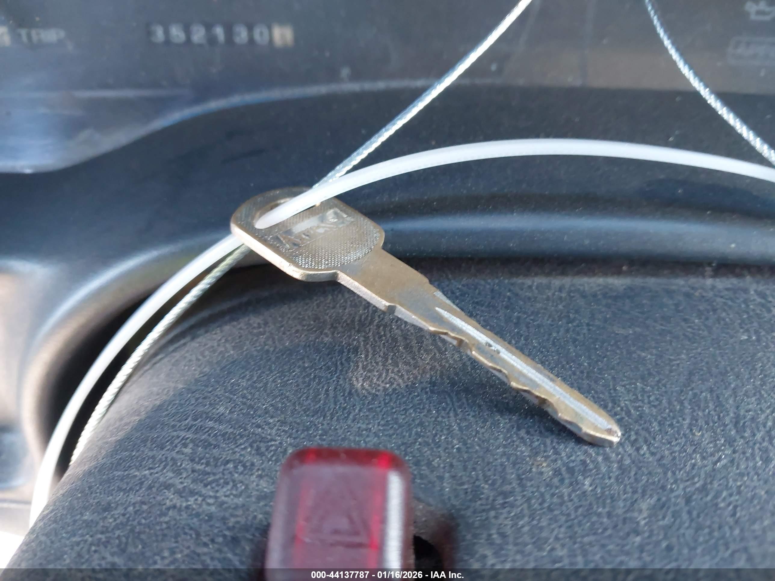 CHEVROLET GMT-400 image 11
