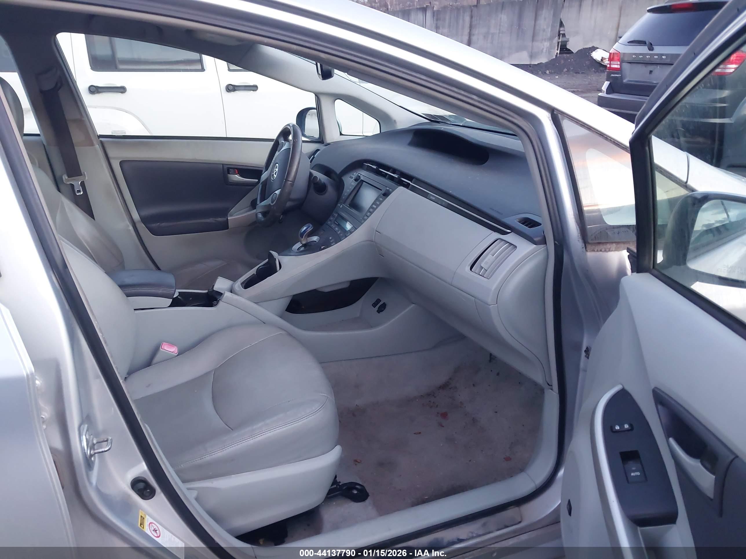 TOYOTA PRIUS image 5