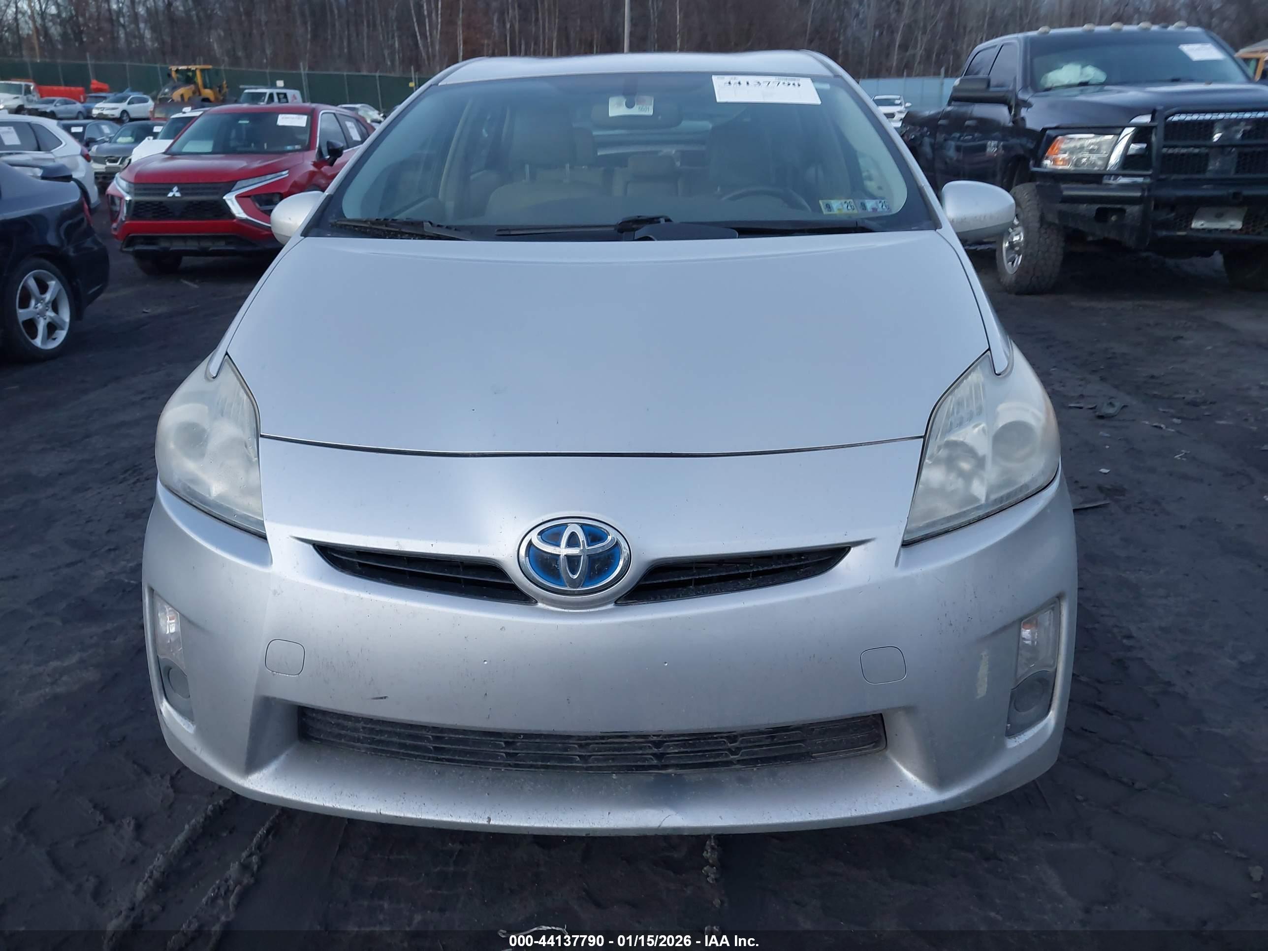 TOYOTA PRIUS image 6