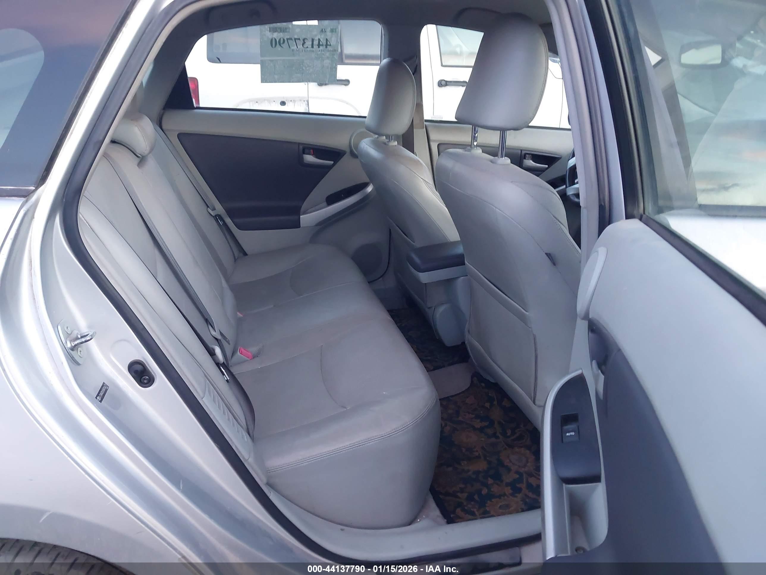 TOYOTA PRIUS image 8