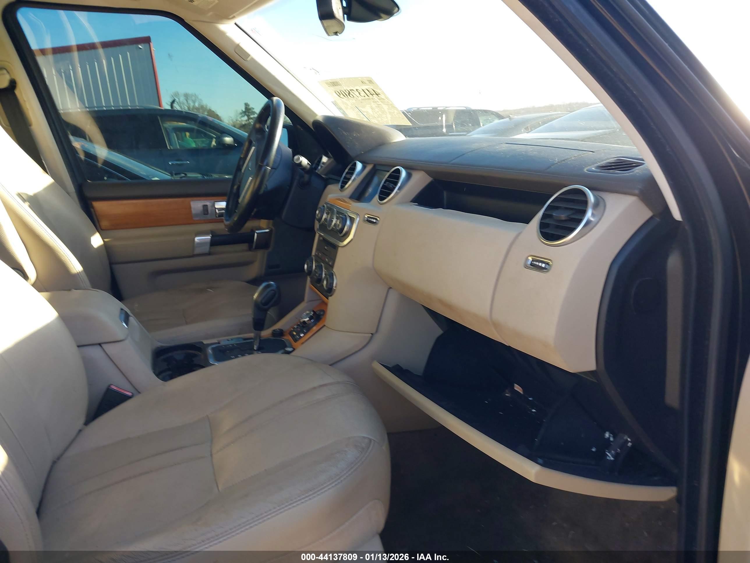 LAND ROVER image 5