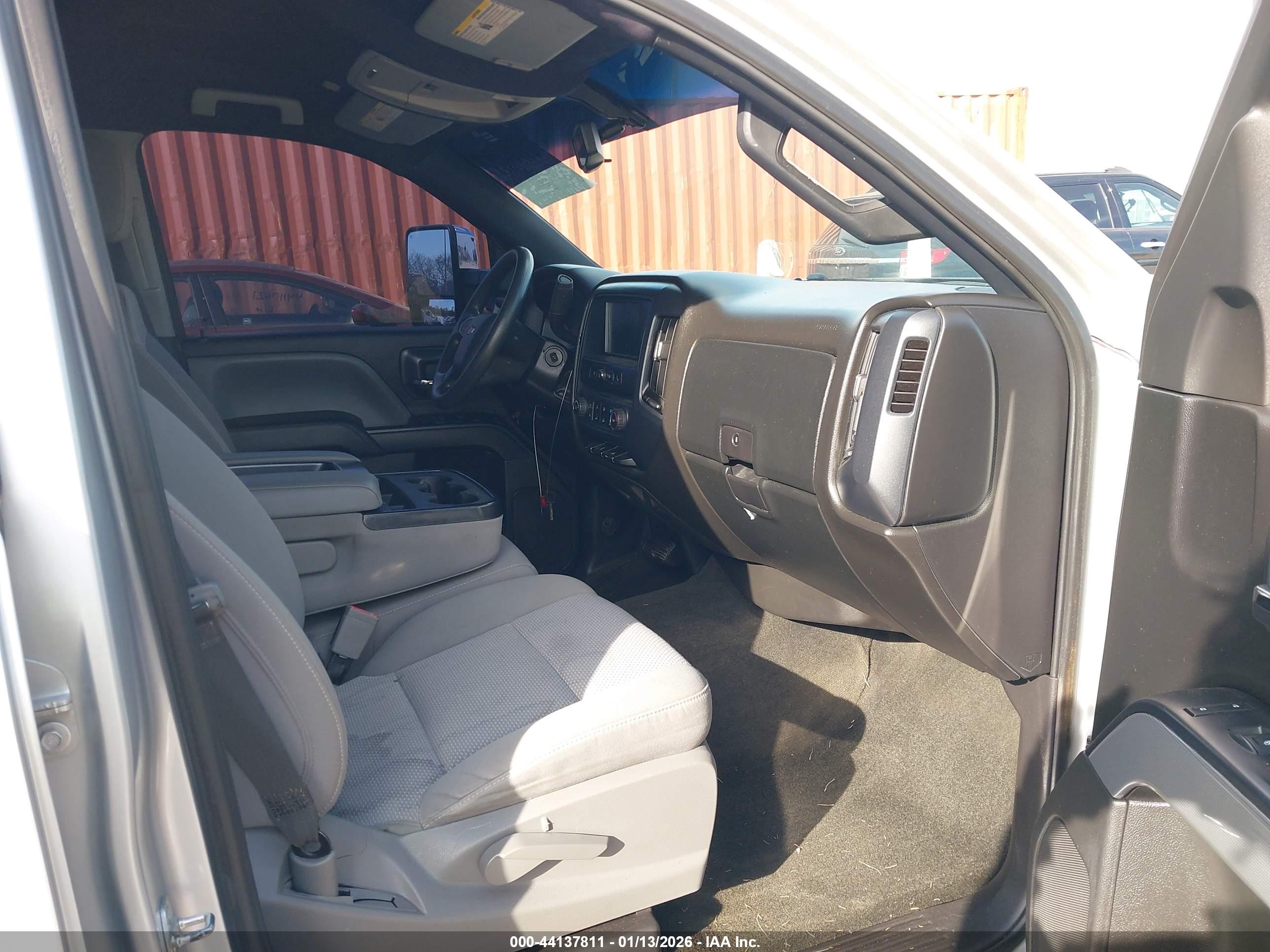 CHEVROLET SILVERADO image 5