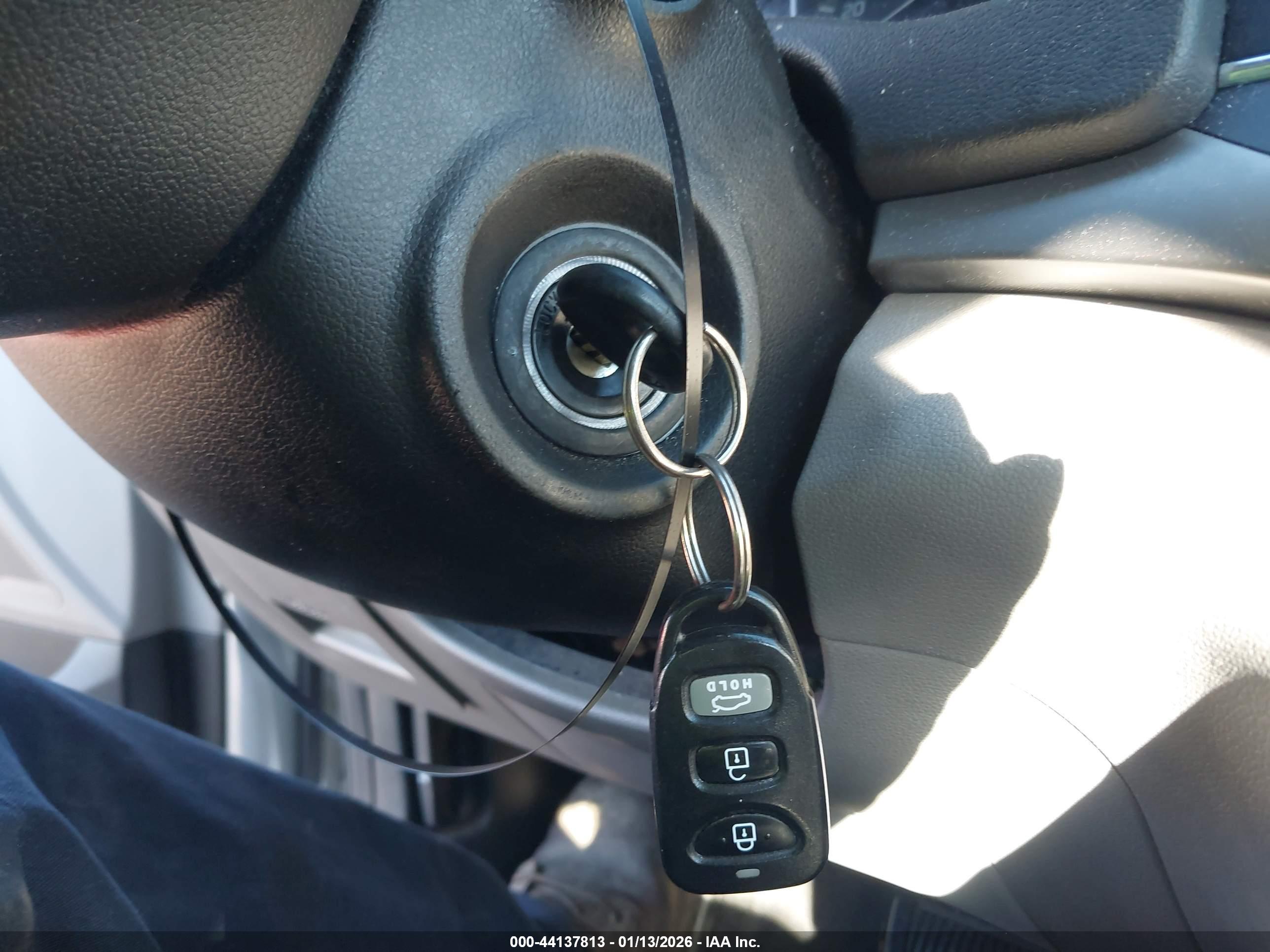 HYUNDAI ELANTRA image 11