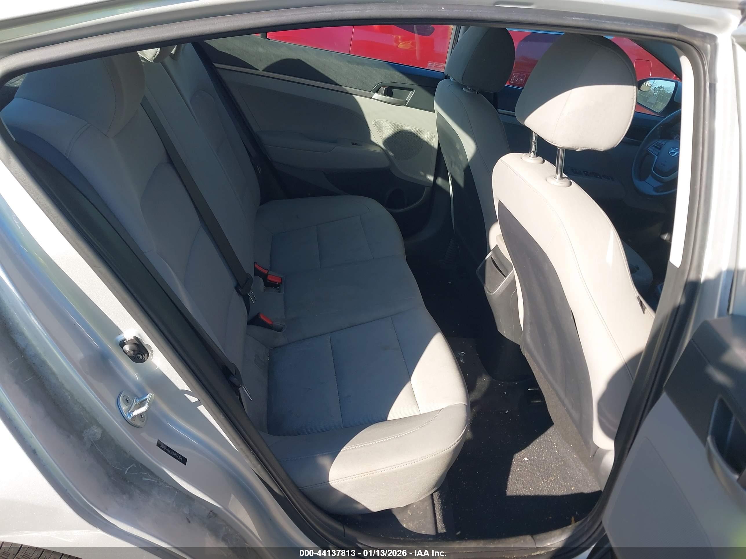 HYUNDAI ELANTRA image 8