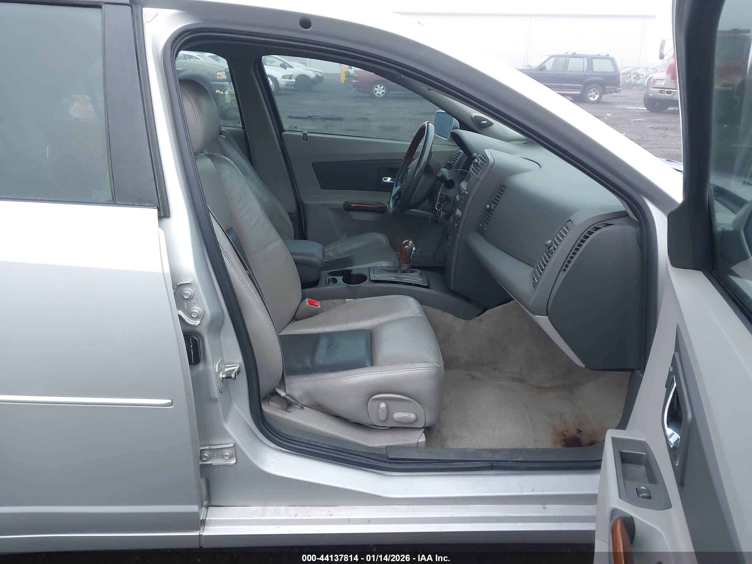 CADILLAC CTS image 5