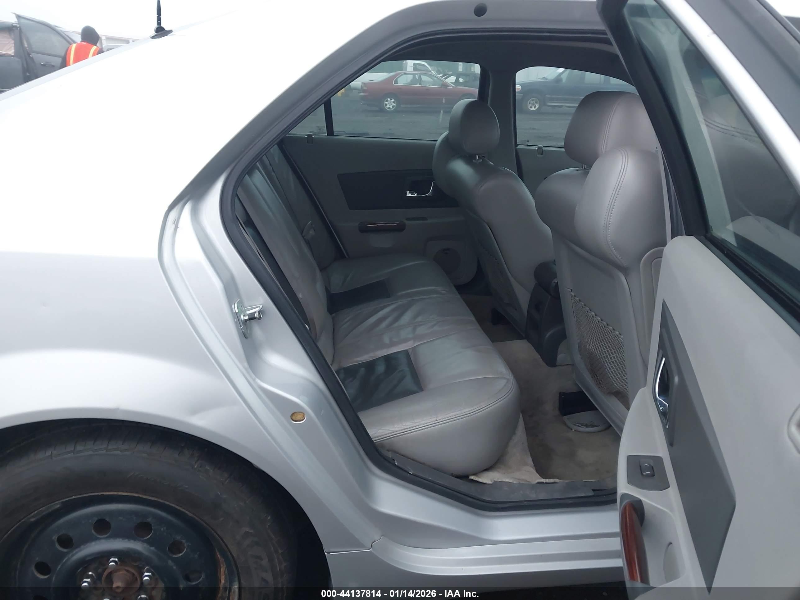 CADILLAC CTS image 8