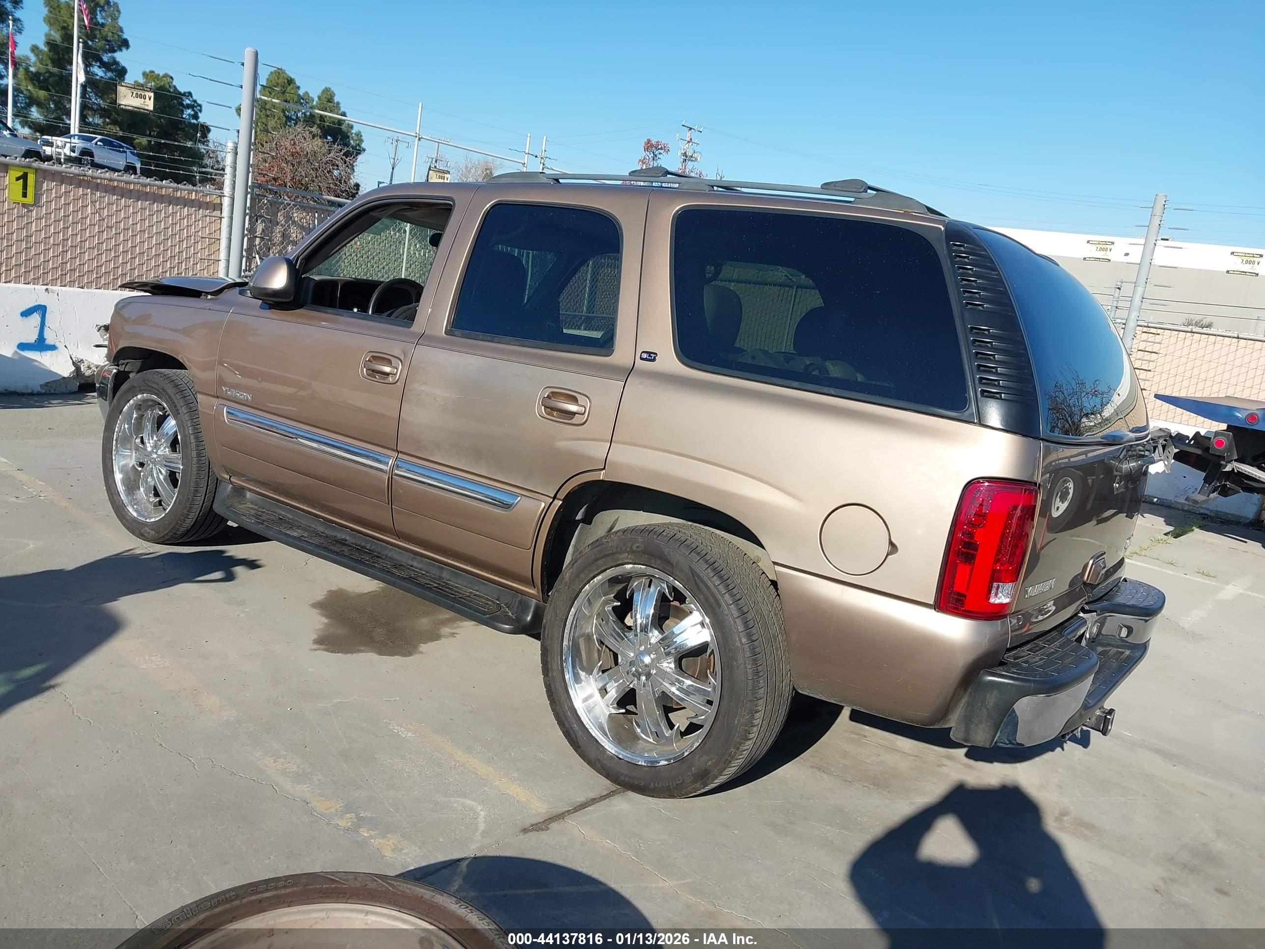 GMC YUKON image 3