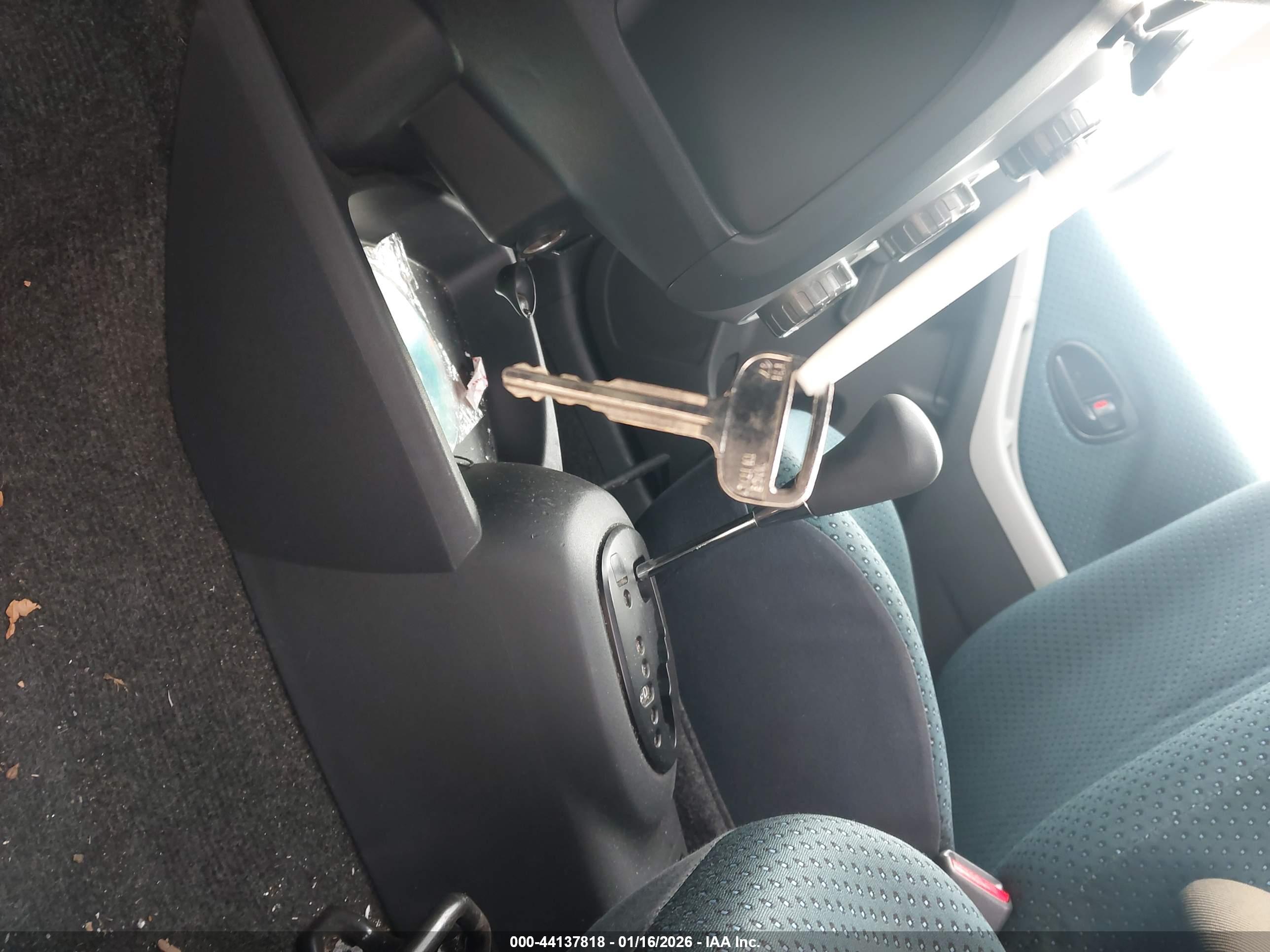 TOYOTA YARIS image 11