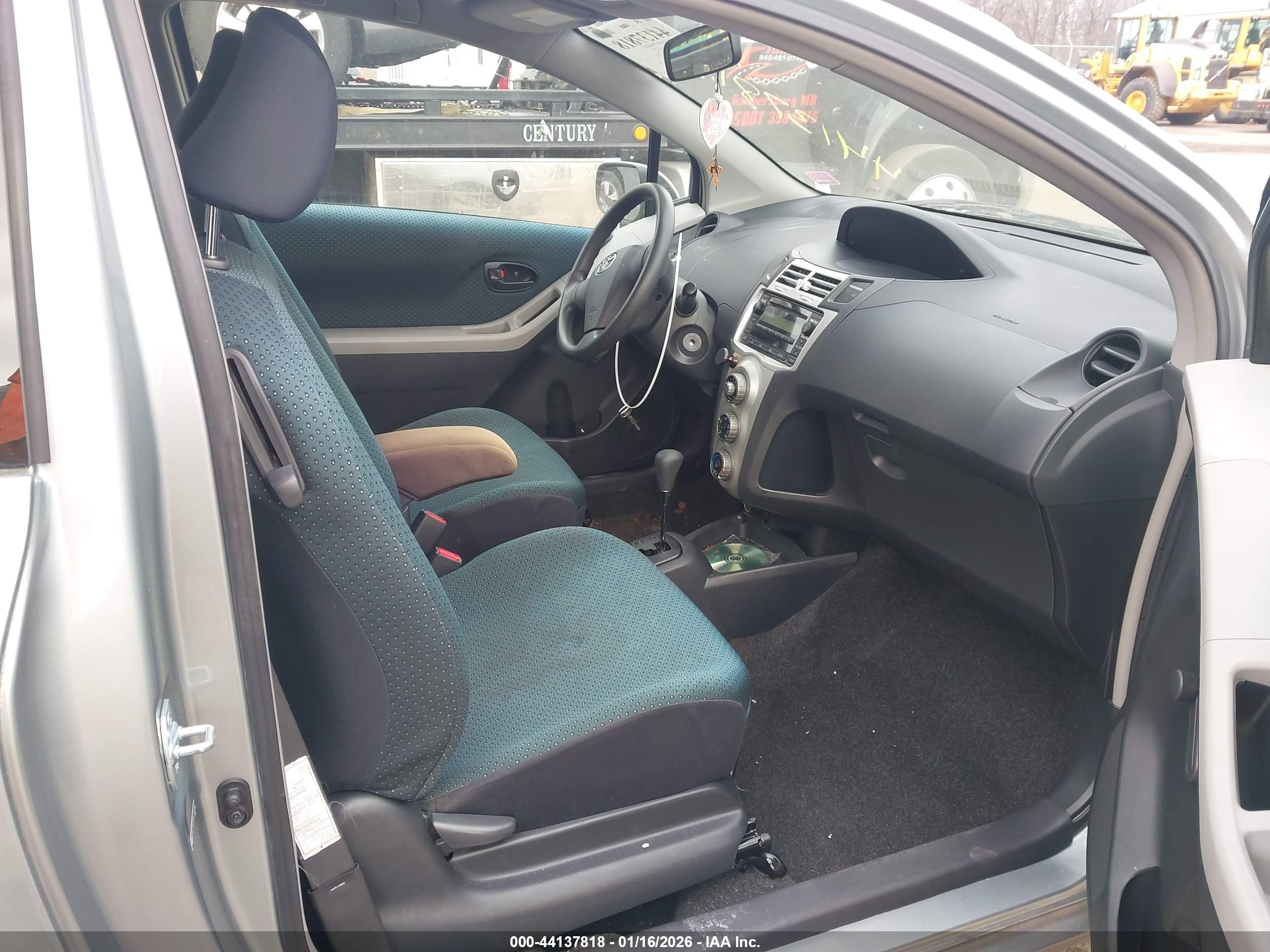 TOYOTA YARIS image 5