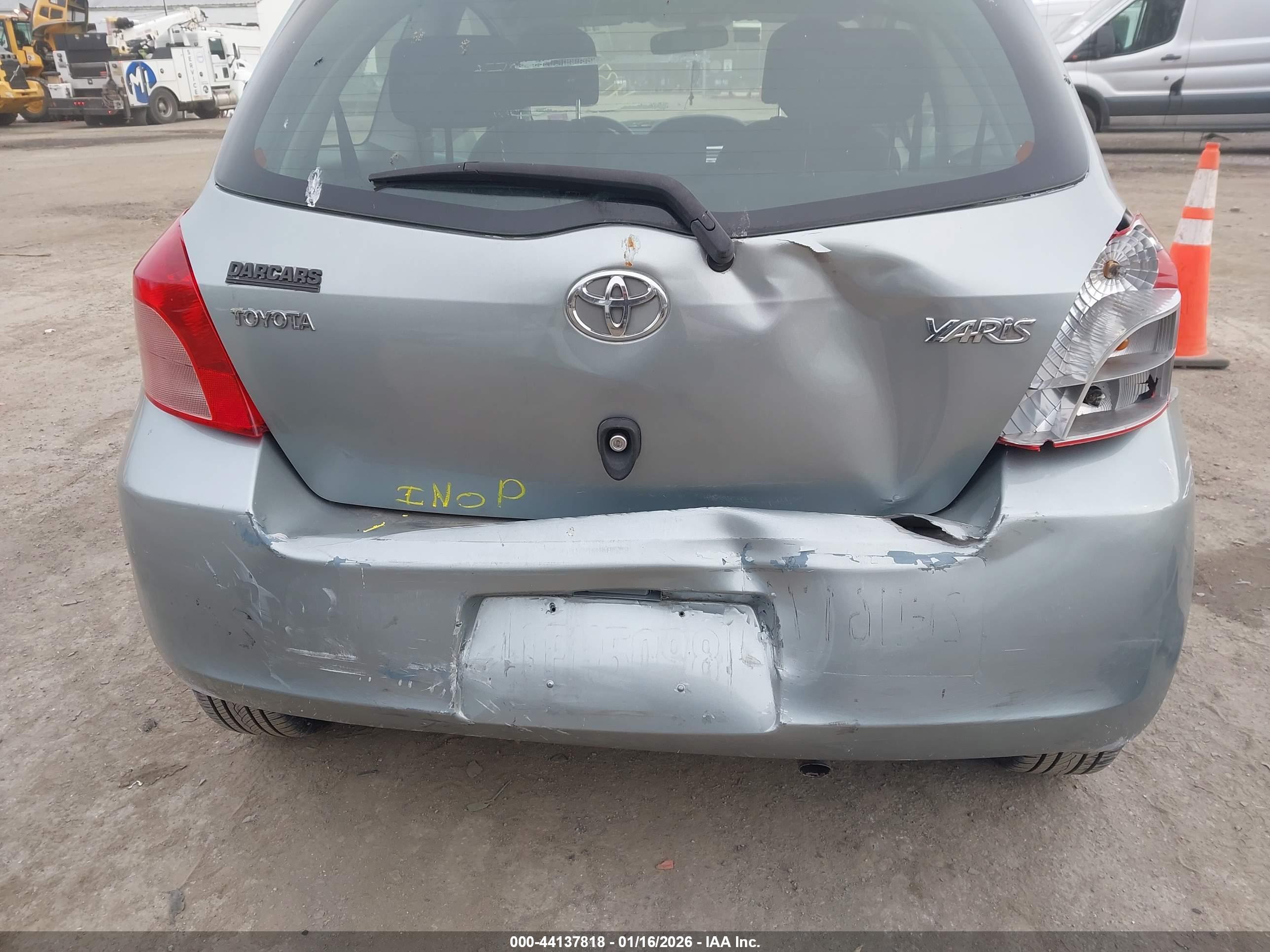 TOYOTA YARIS image 6